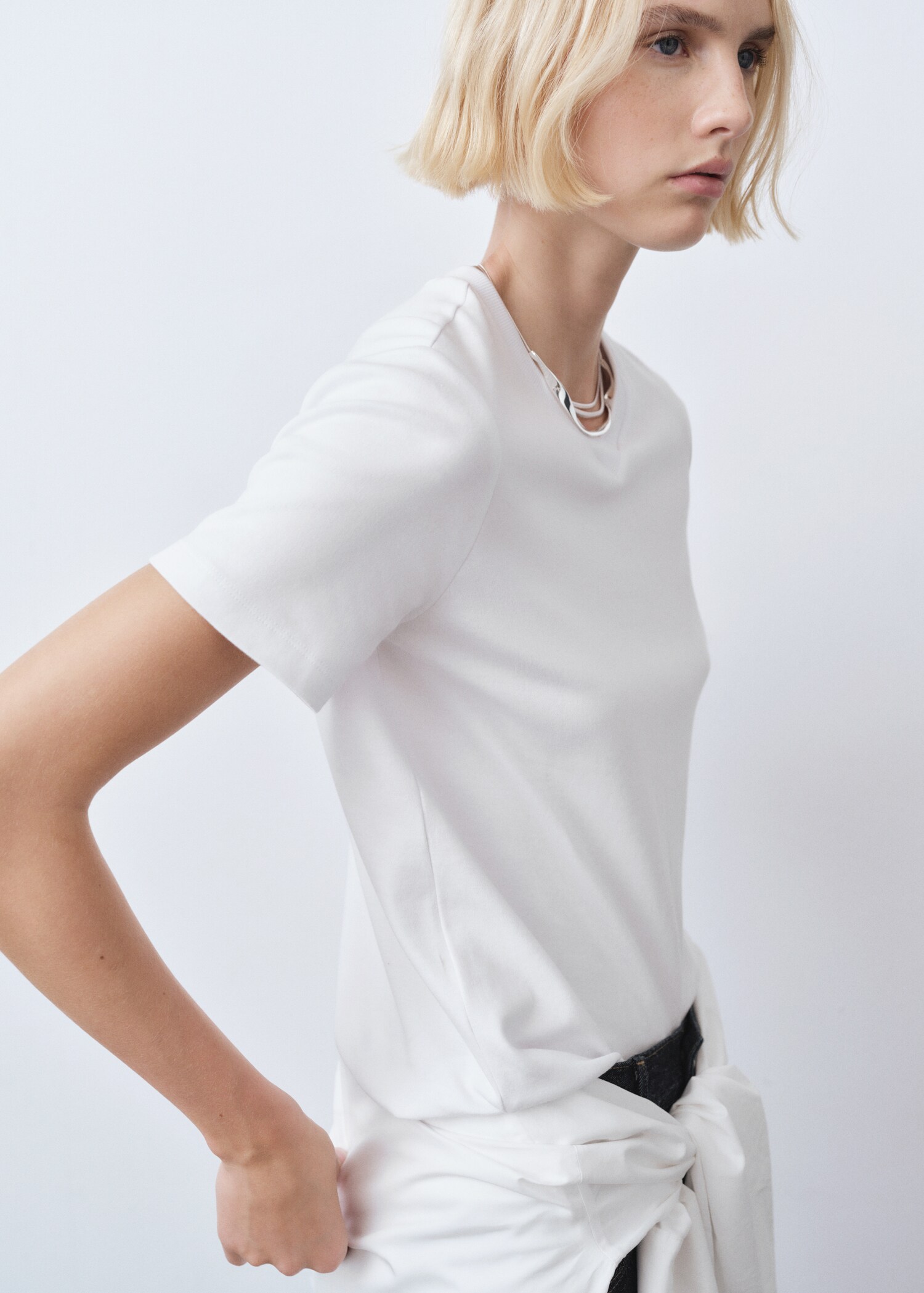 V-neck cotton T-shirt - Details of the article 1