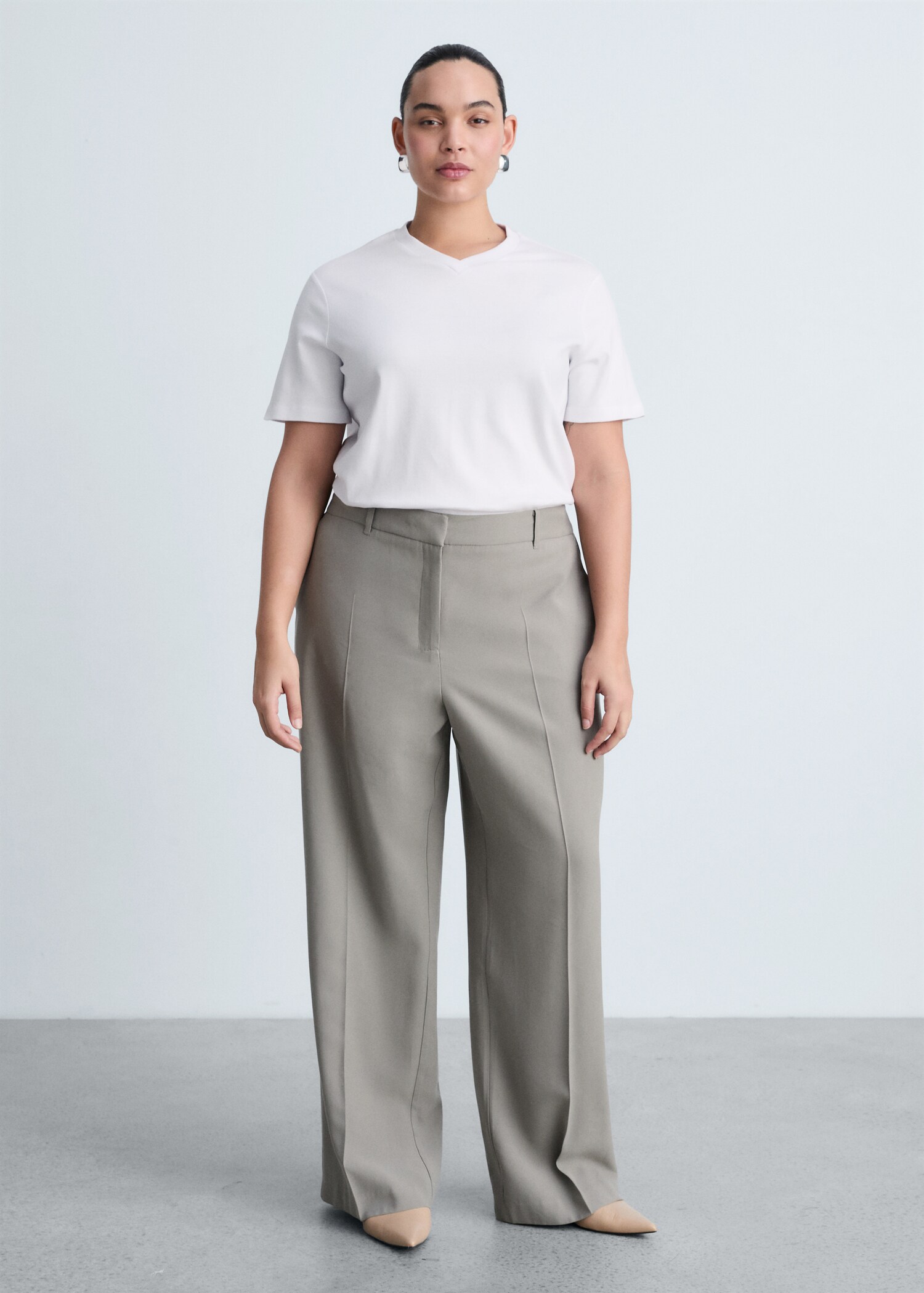 V-neck cotton T-shirt - Details of the article 3