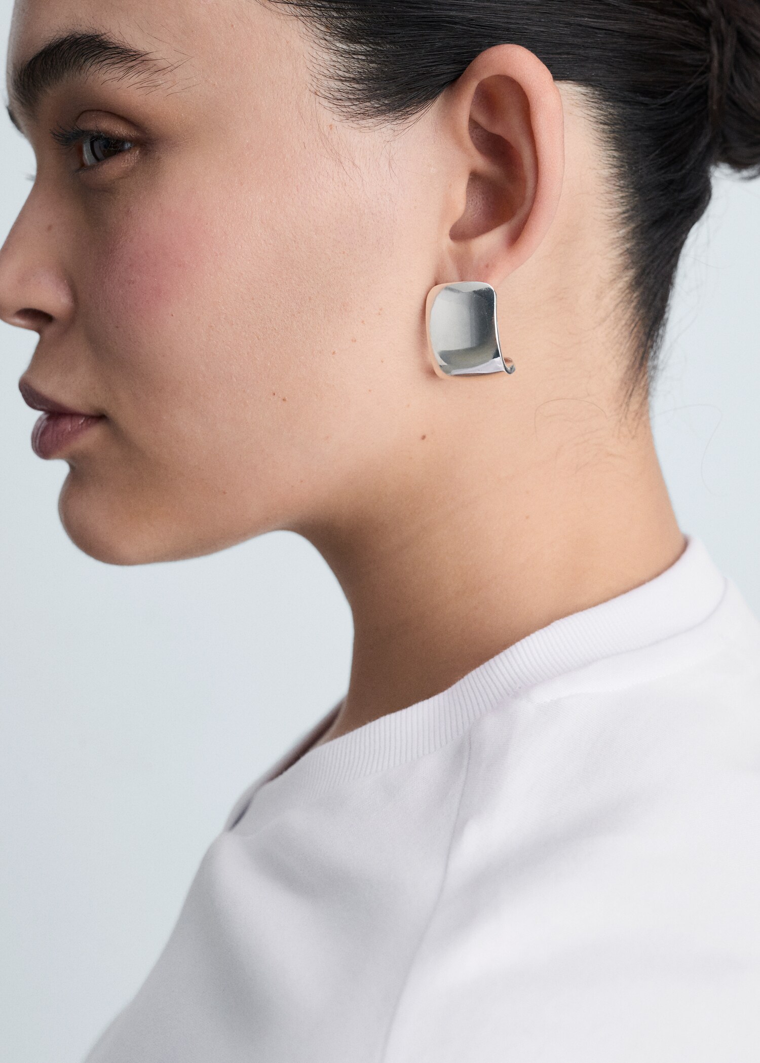 V-neck cotton T-shirt - Details of the article 4