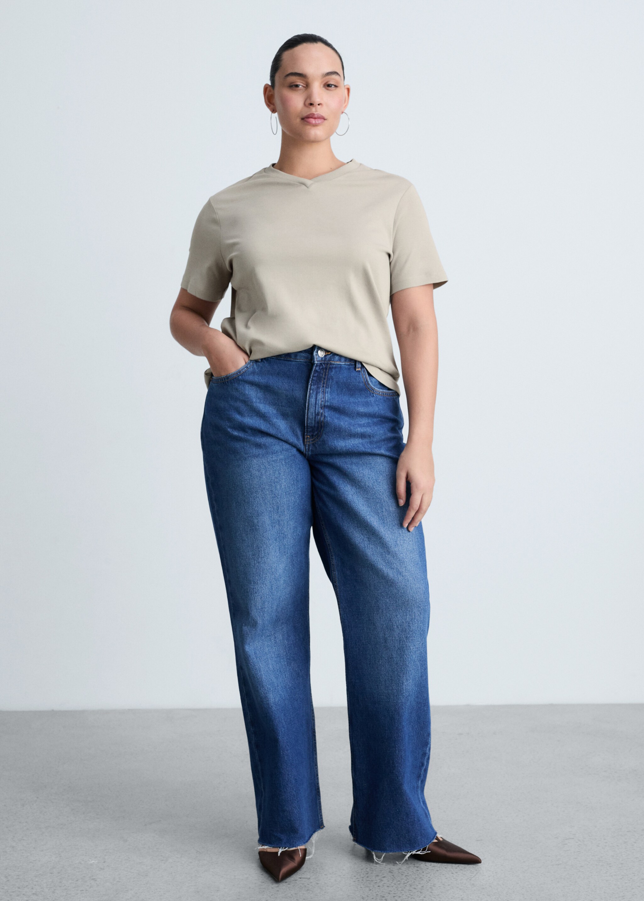 V-neck cotton T-shirt - Details of the article 3, Medium Brown. Ref: 87034079-00.