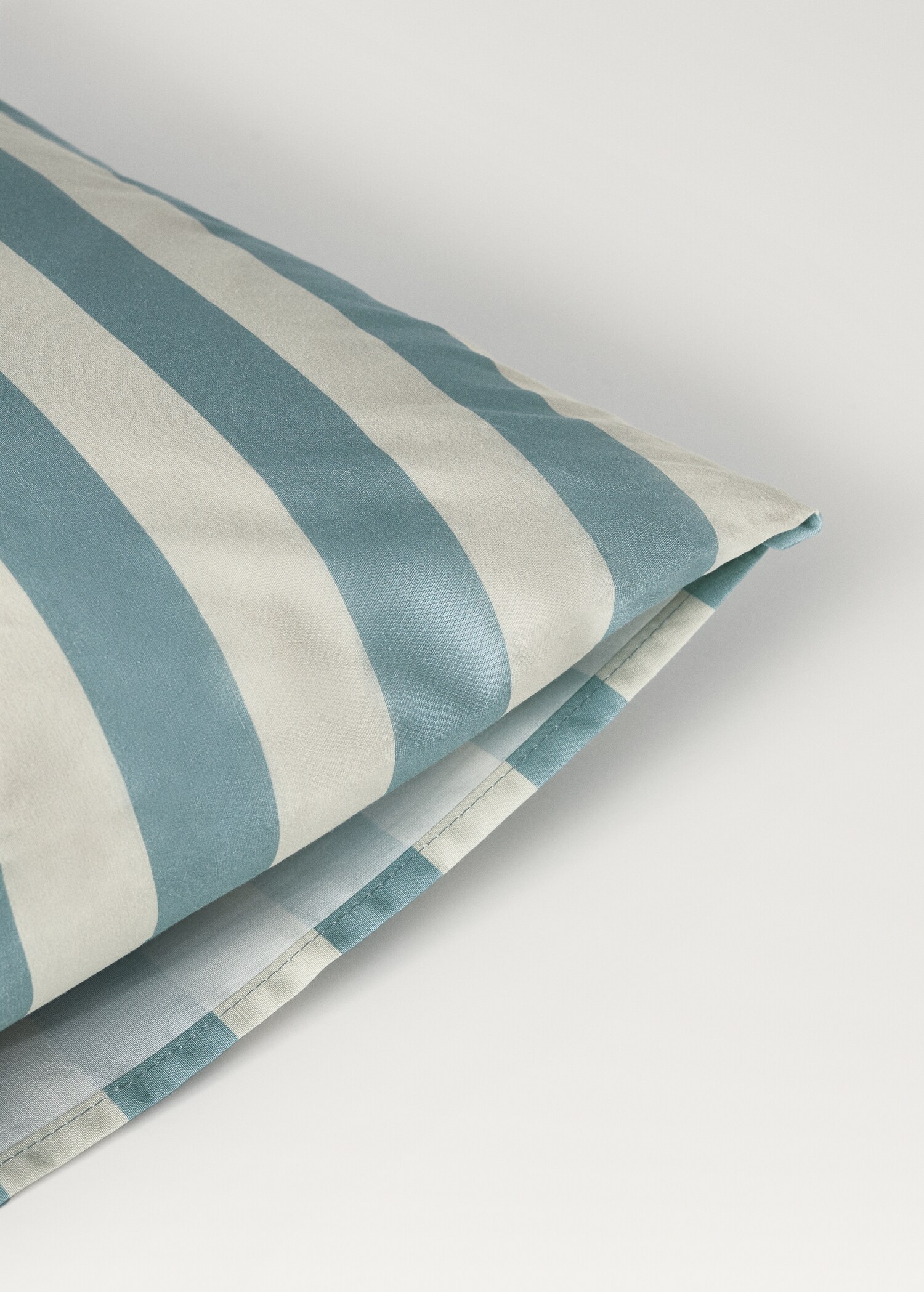 Παιδική μαξιλαροθήκη από βαμβακερό περκάλι με χοντρές ρίγες 60x60 εκ - Λεπτομέρεια του προϊόντος 1