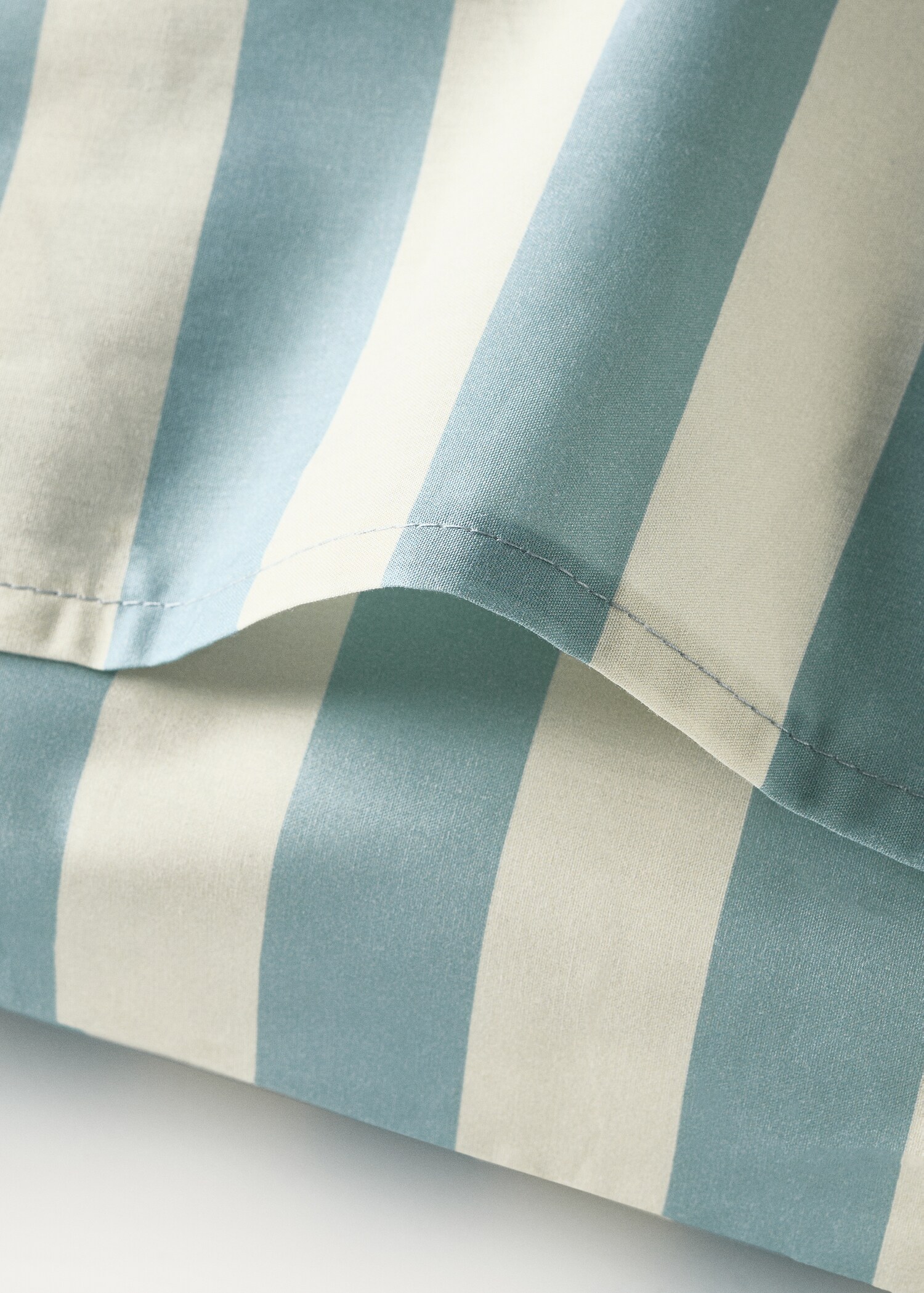 Παιδική μαξιλαροθήκη από βαμβακερό περκάλι με χοντρές ρίγες 60x60 εκ - Λεπτομέρεια του προϊόντος 2