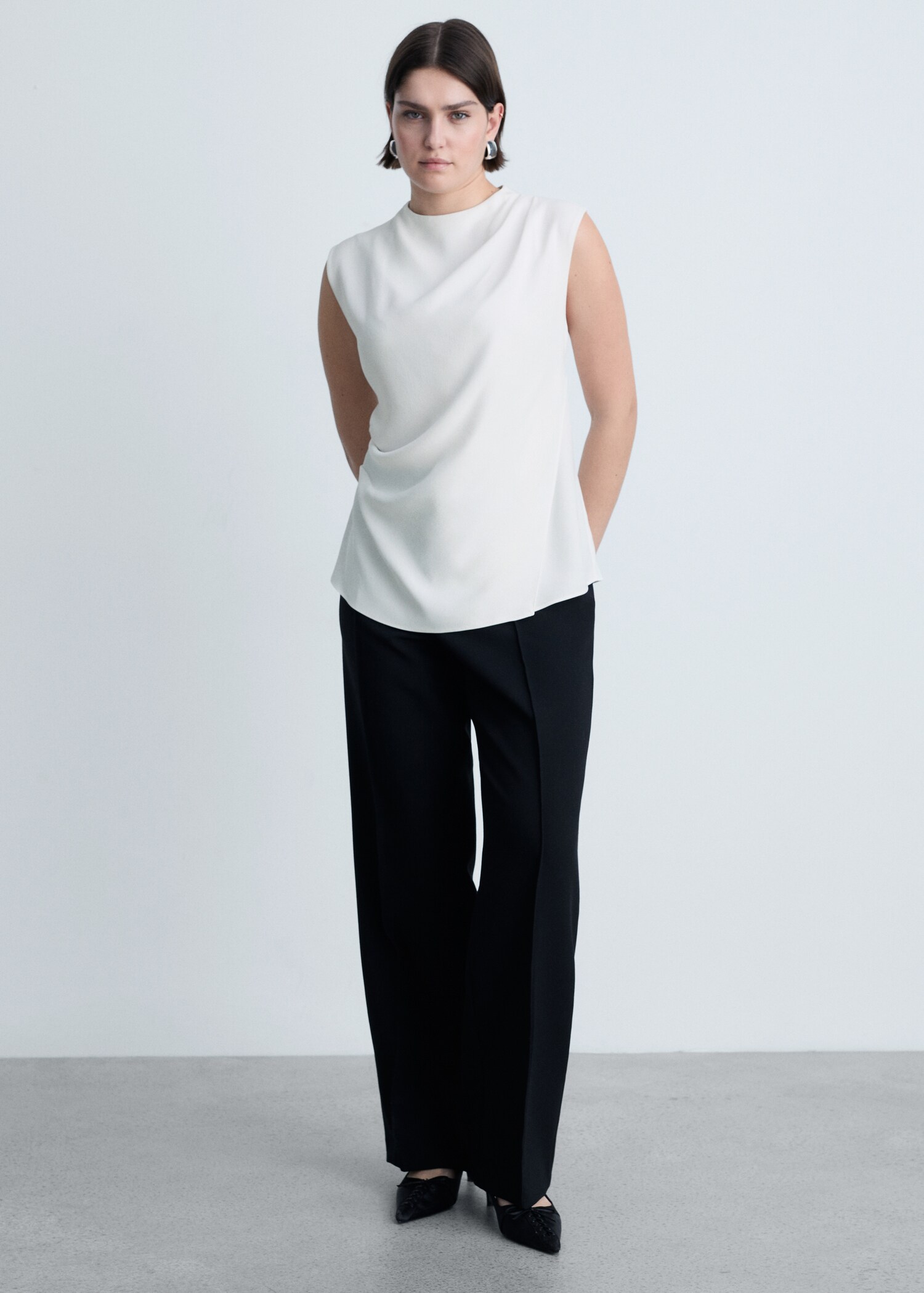 Brusa drapejada sense mànigues - Detall de l'article 3