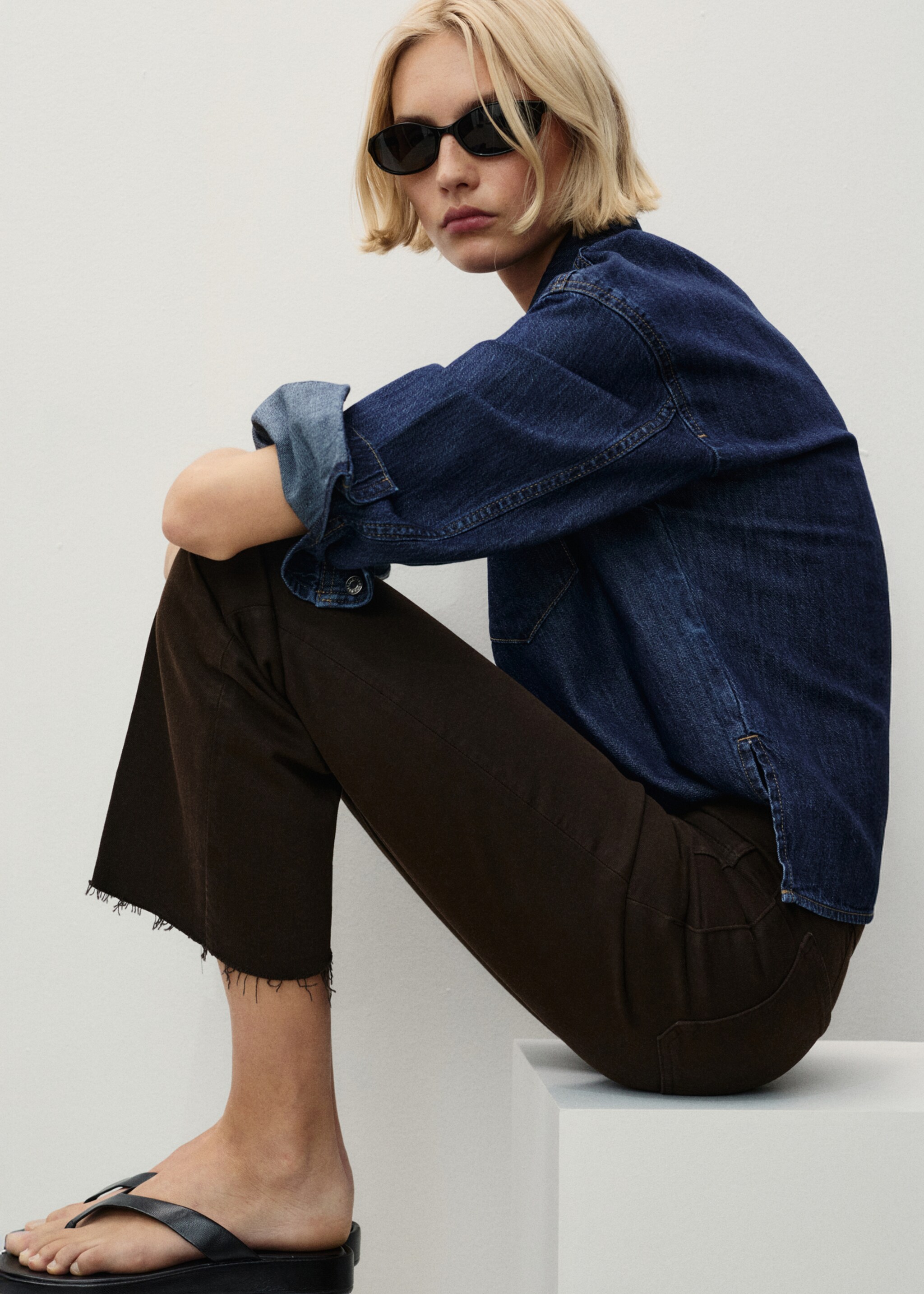 Flared cropped jeans with pockets - Details of the article 3, Chocolate. Ref: 87034096-00.