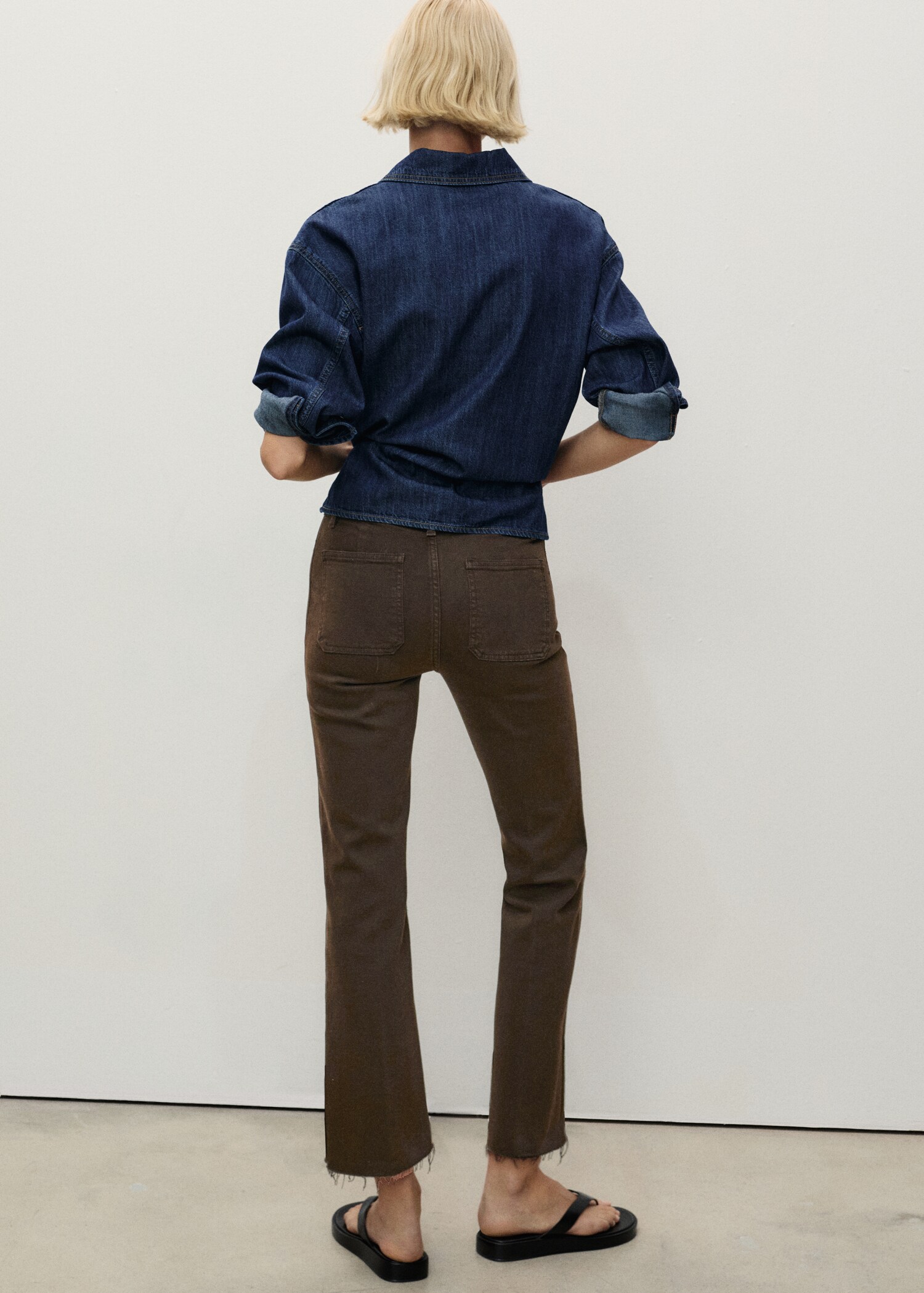 Flared cropped jeans with pockets - Reverse of the article