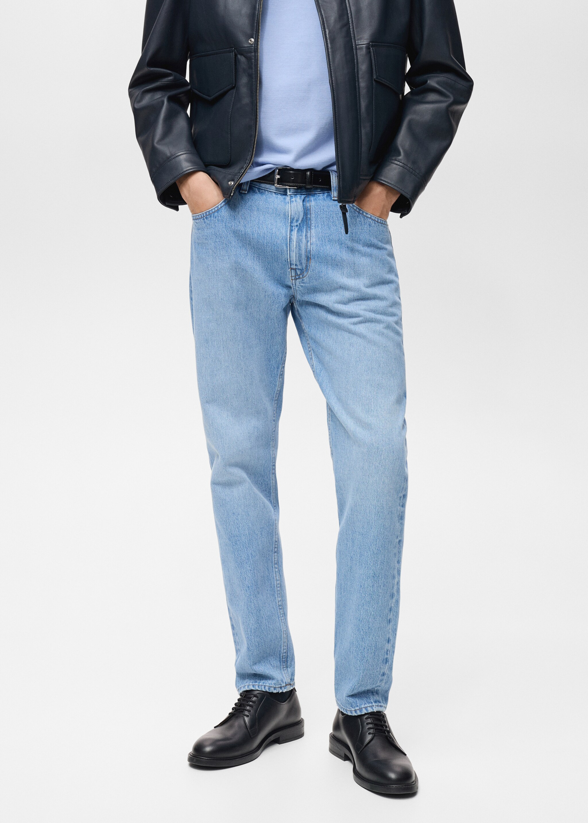 Jean selvedge tapered -fit - Plan moyen, Bleu moyen. Ref: 87034395-00.