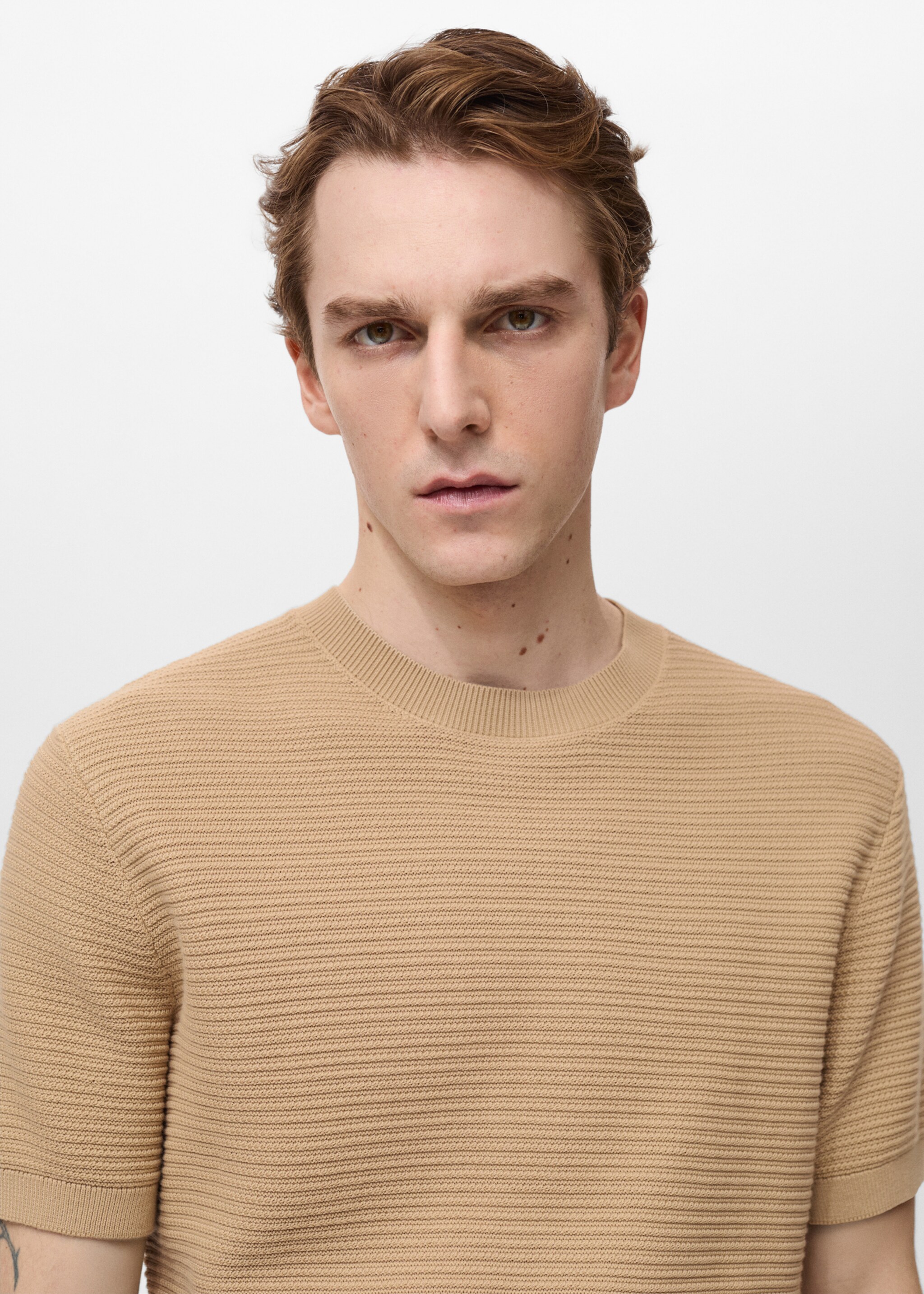 Structure thin knitwear t-shirt - Details of the article 1, Medium Brown. Ref: 87034412-00.