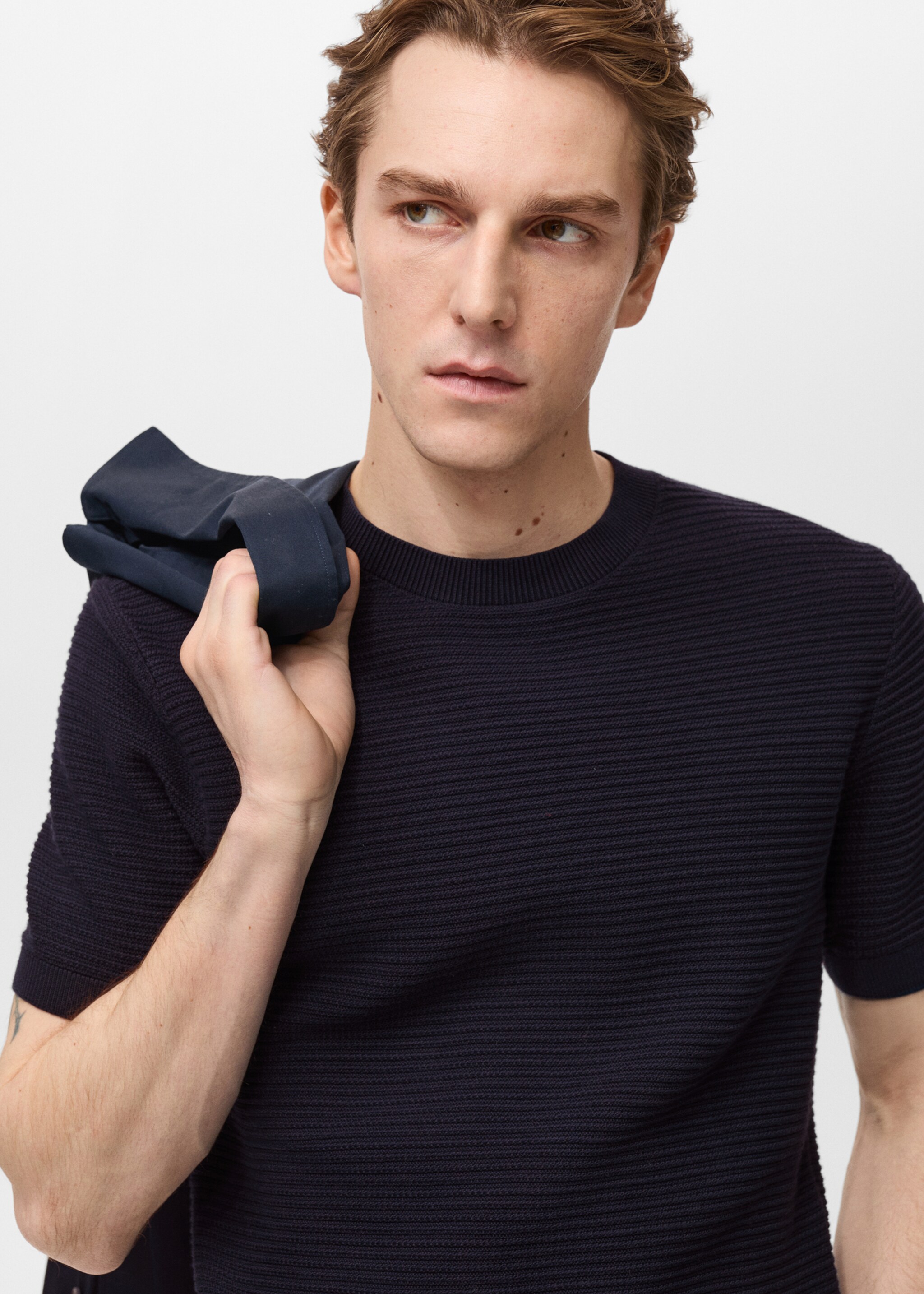 Structure thin knitwear t-shirt - Details of the article 1, Night Blue. Ref: 87034412-00.