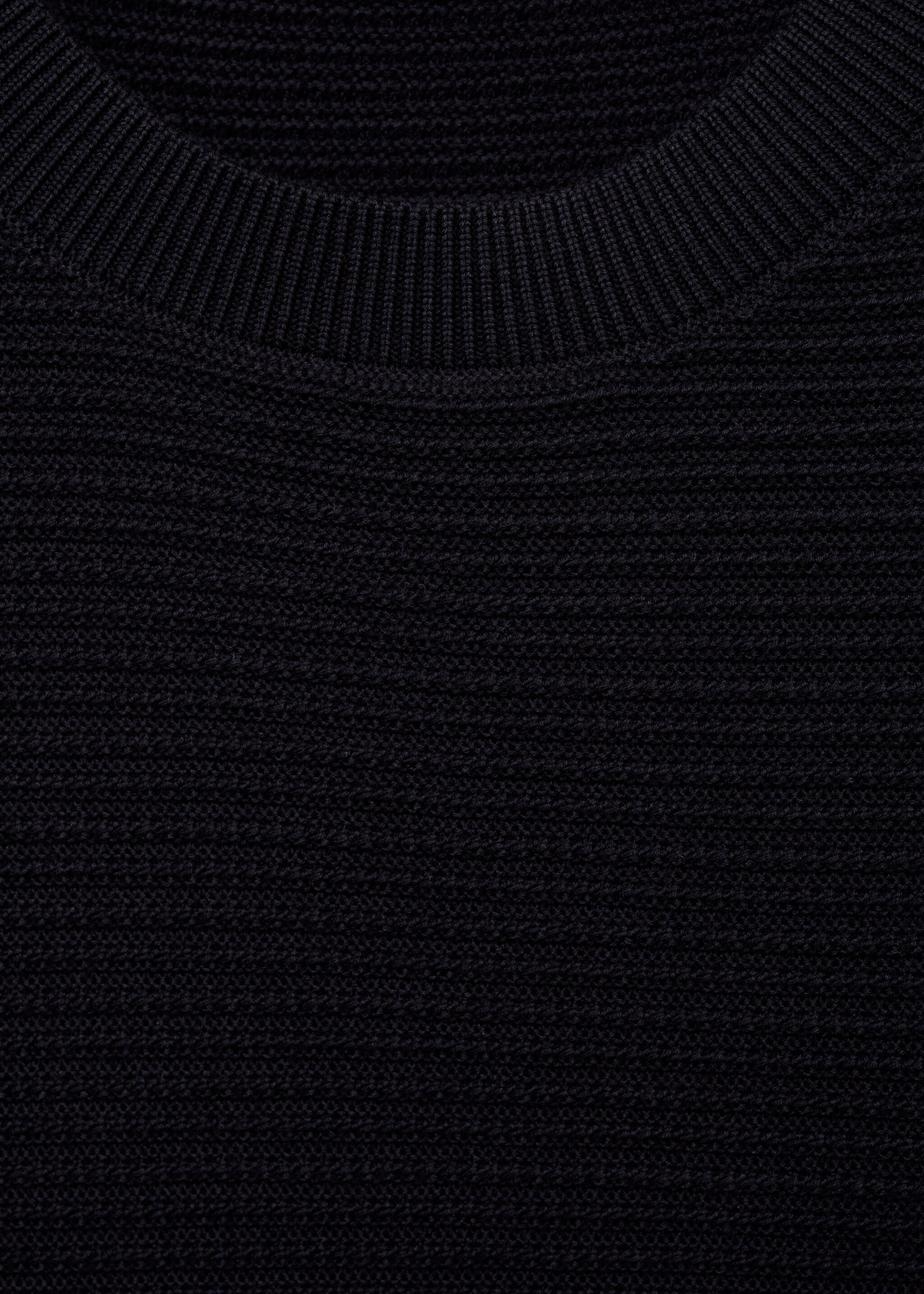 Structure thin knitwear t-shirt - Details of the article 8, Night Blue. Ref: 87034412-00.
