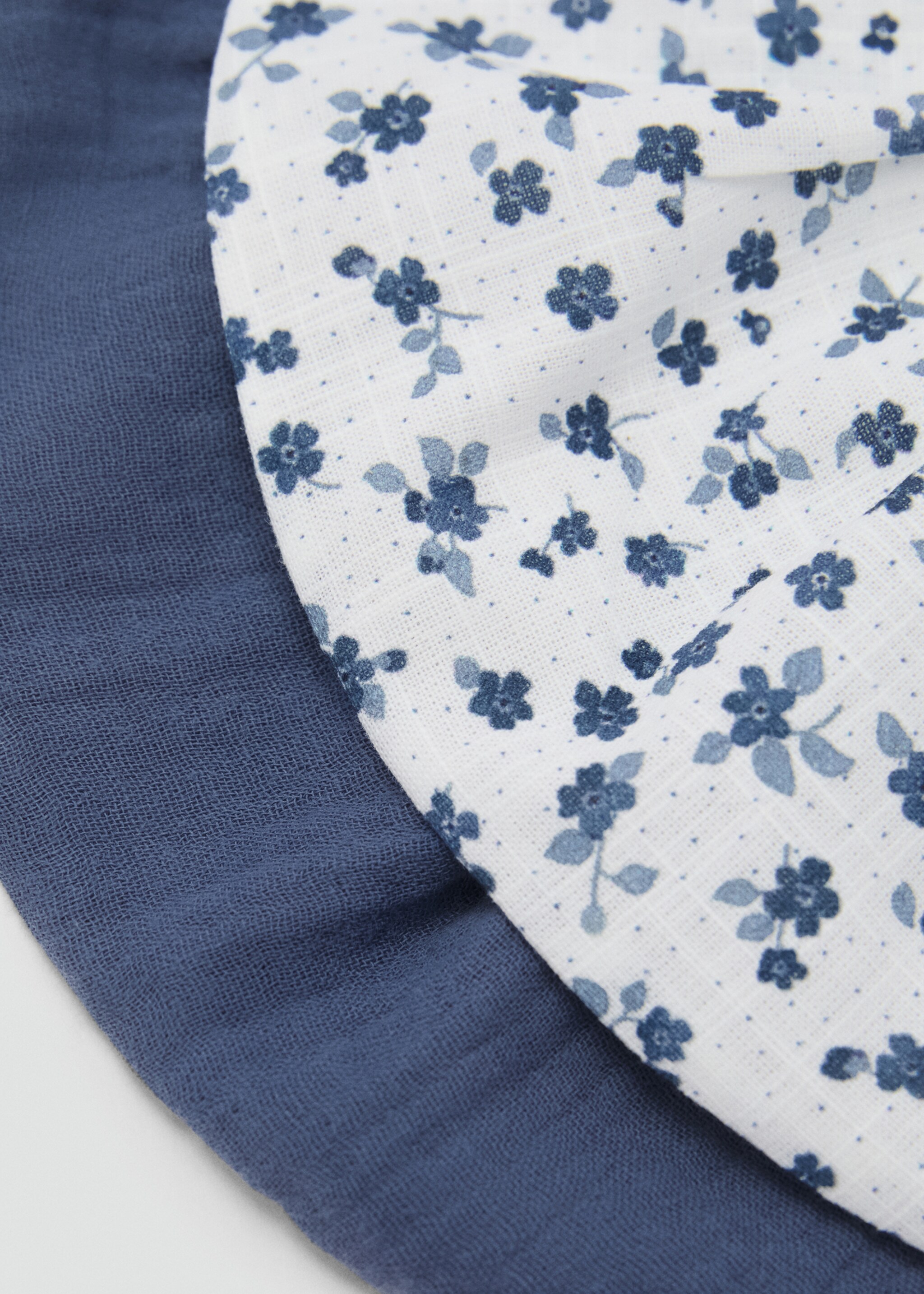 Pack of 2 cotton bibs - Medium plane, Off White. Ref: 87034415-00.