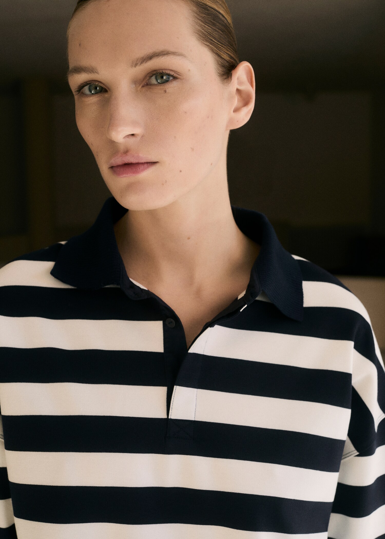 Gestreiftes Sweatshirt mit Poloshirt-Kragen - Detail des Artikels 1