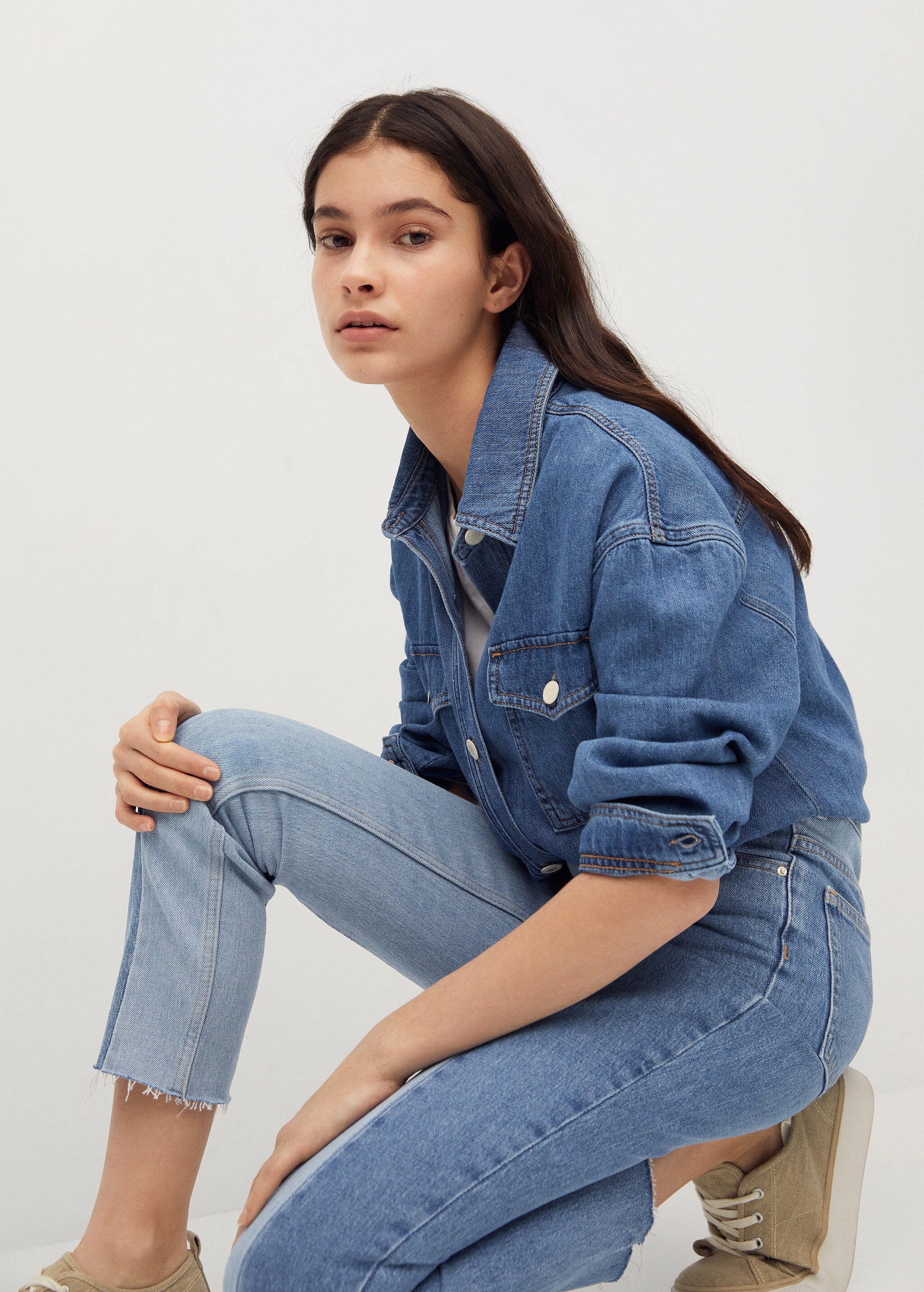 Jeans slim fit costuras - Plano medio