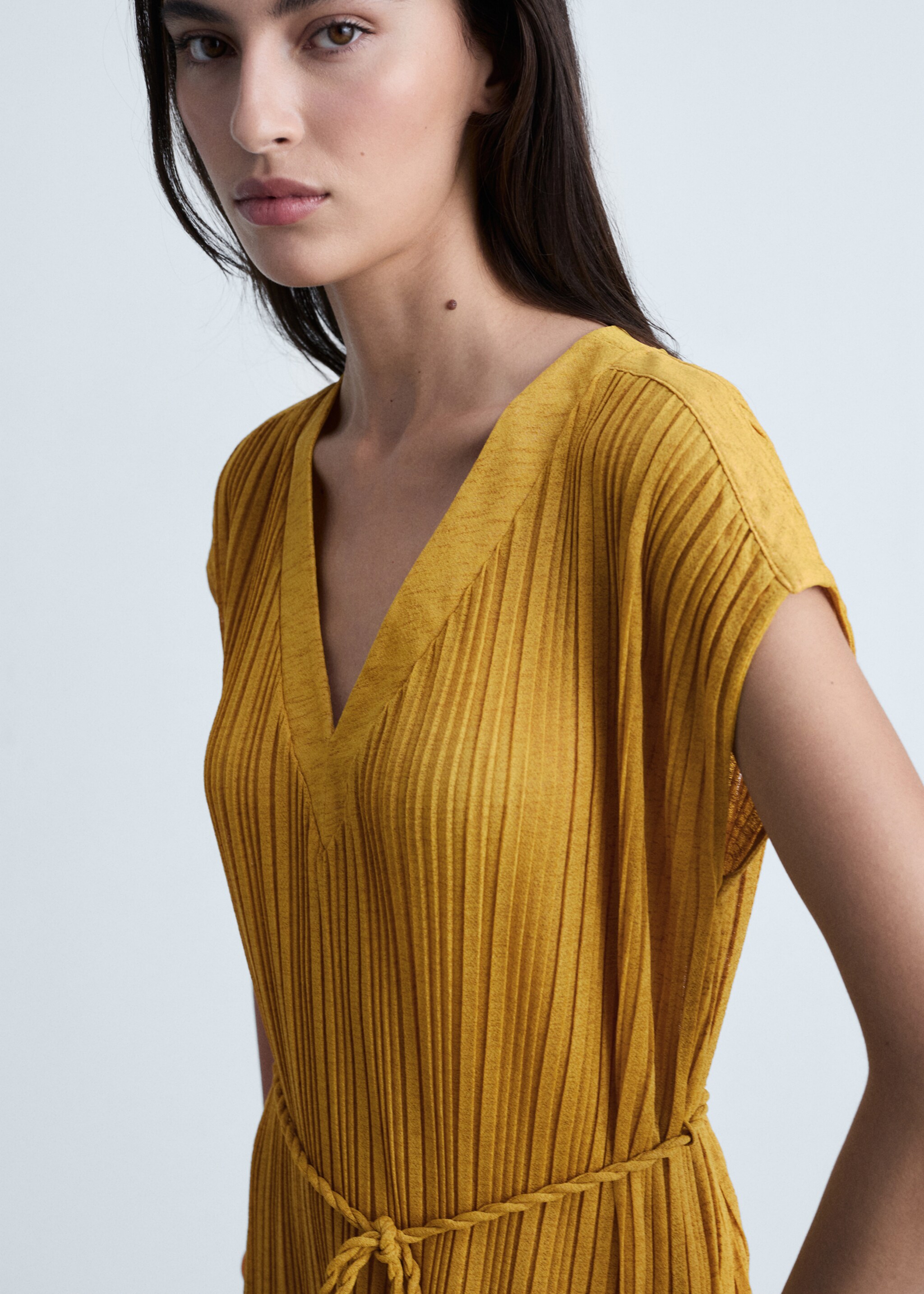 Belt pleated dress - Details of the article 1, Mustard. Ref: 87034777-00.