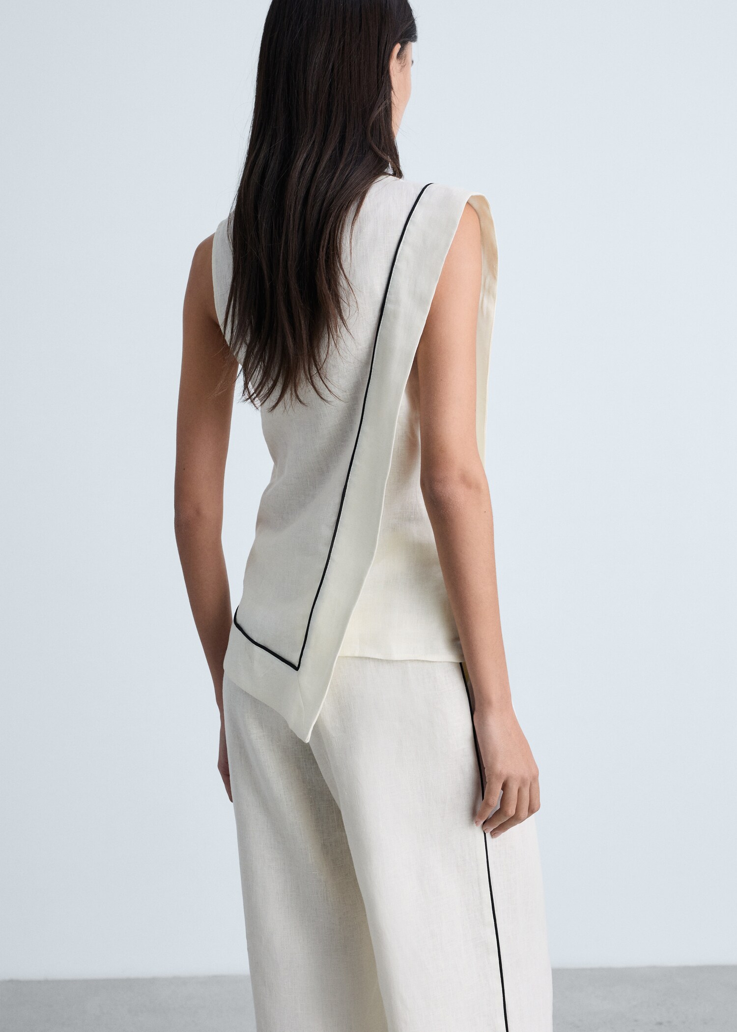 Contrasting-stripe linen blouse - Reverse of the article