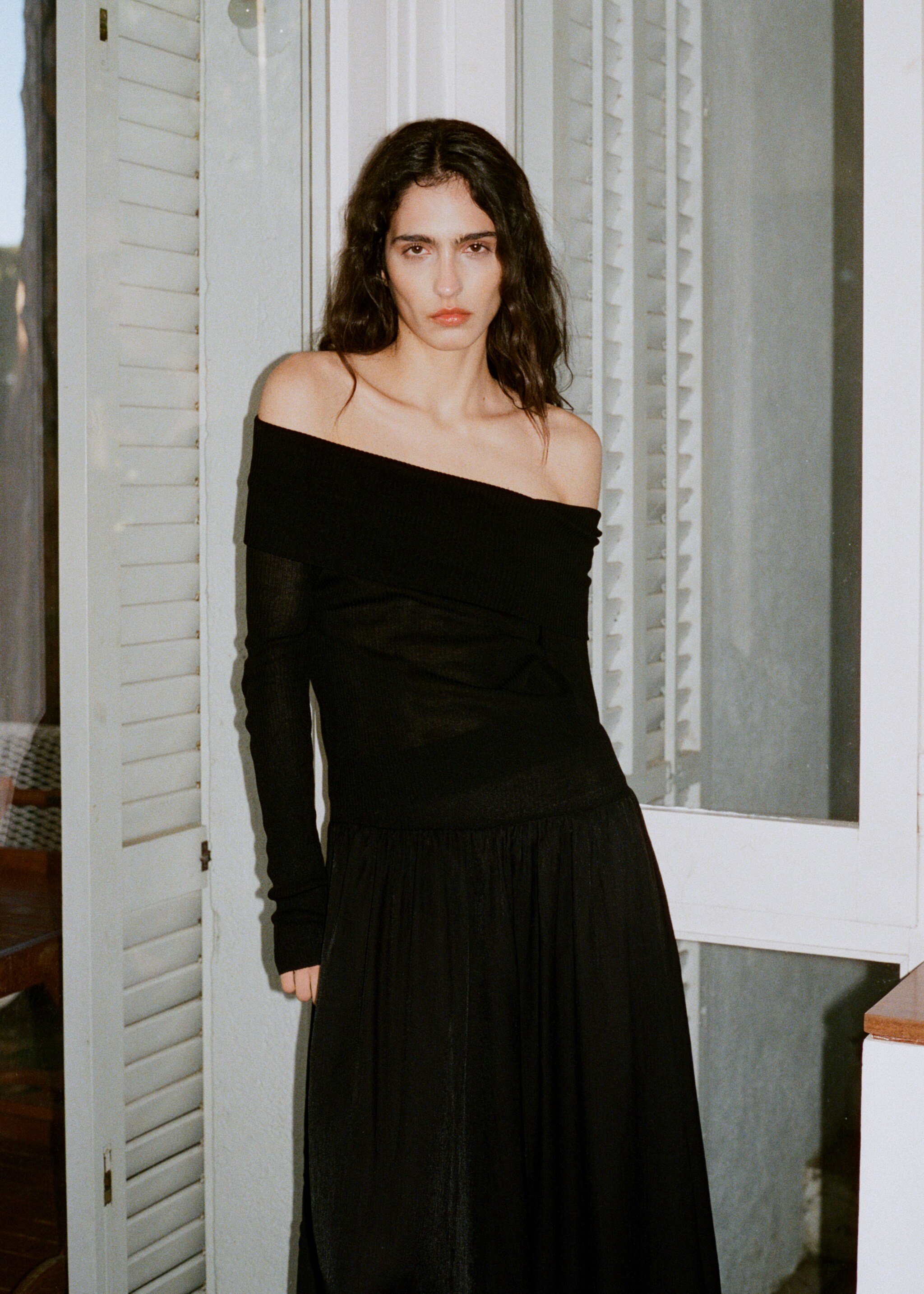 Off-the-shoulder dress in combined fabric - Details of the article 6, Black. Ref: 87034802-00.