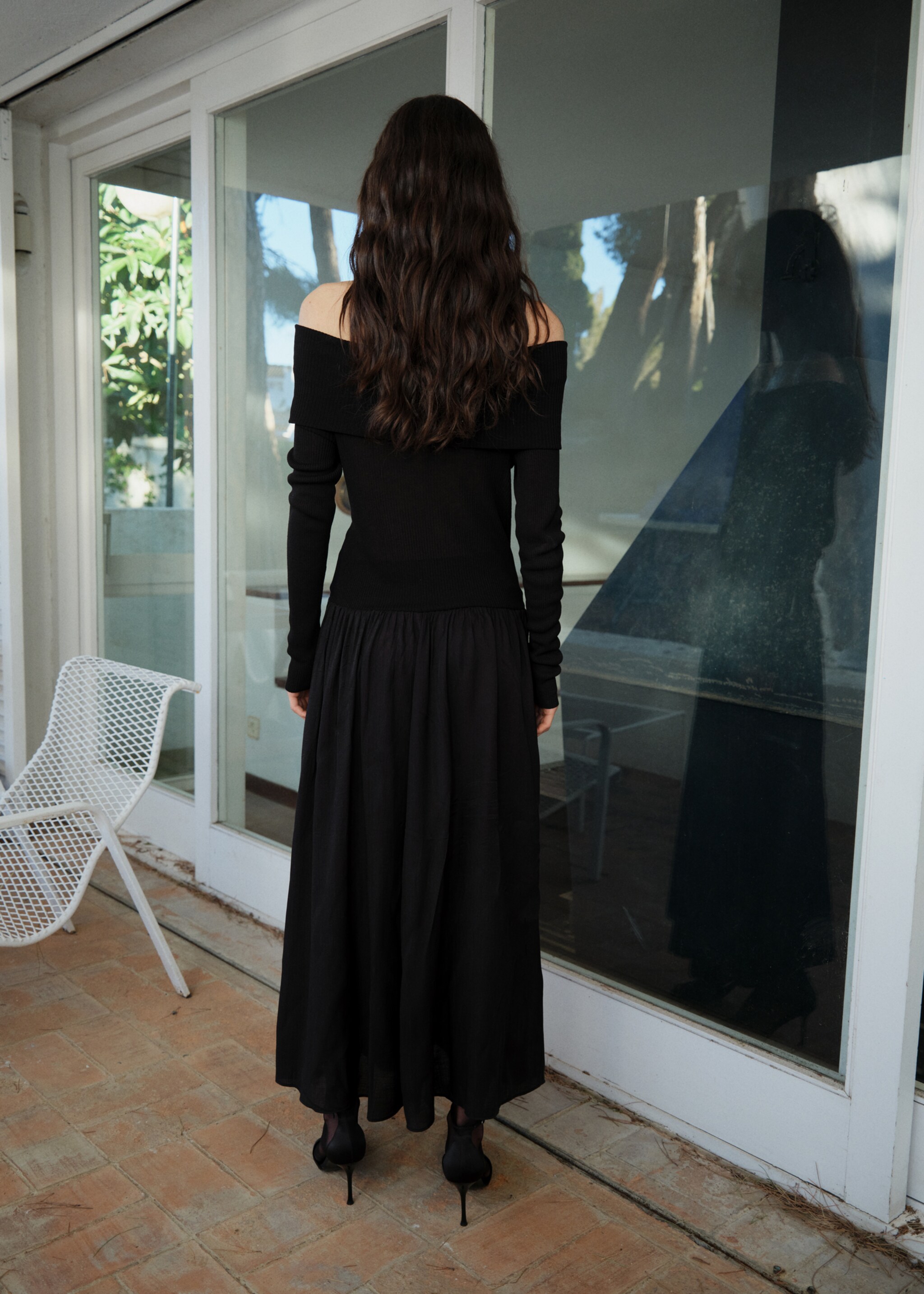 Off-the-shoulder dress in combined fabric - Reverse of the article, Black. Ref: 87034802-00.