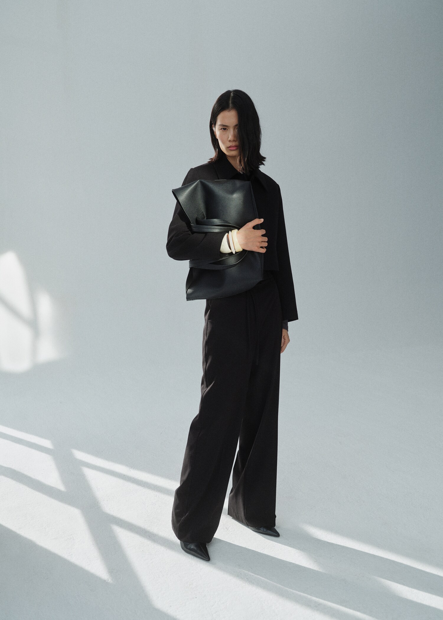 Straight suit trousers with bow - Details of the article 2