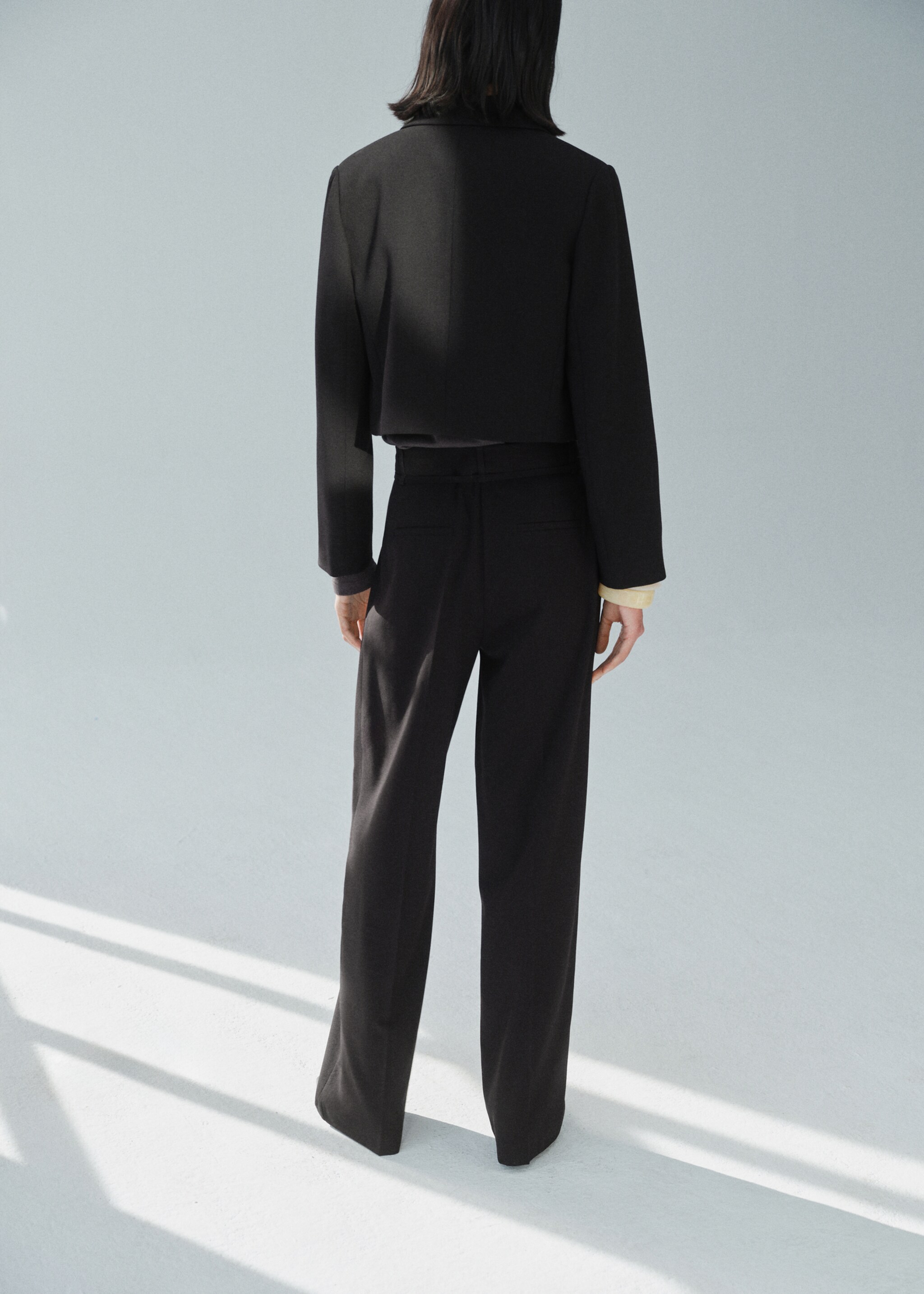 Straight suit trousers with bow - Reverse of the article, Black. Ref: 87034803-00.