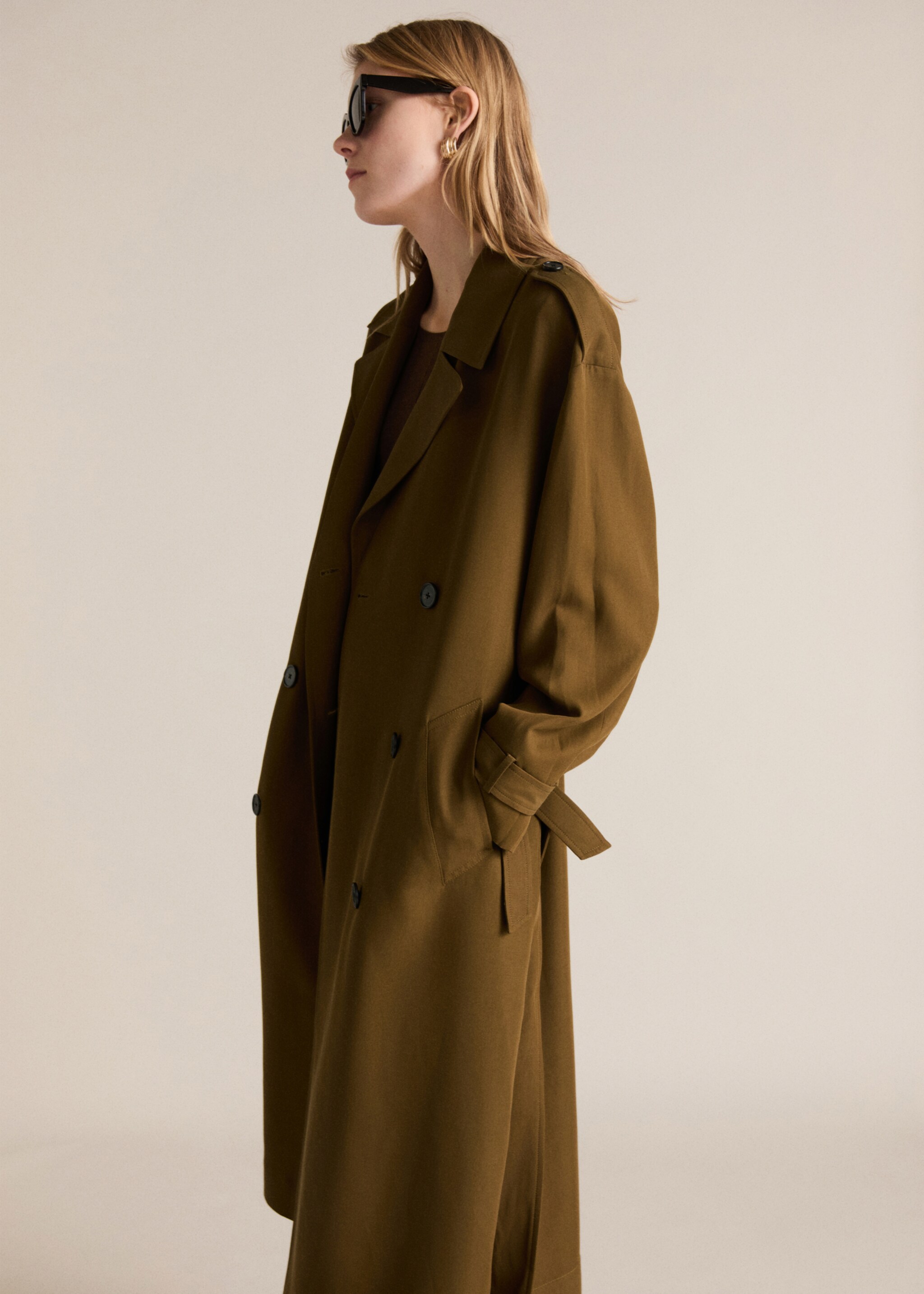 Oversized long lyocell trench coat - Details of the article 6, Khaki. Ref: 87034811-00.