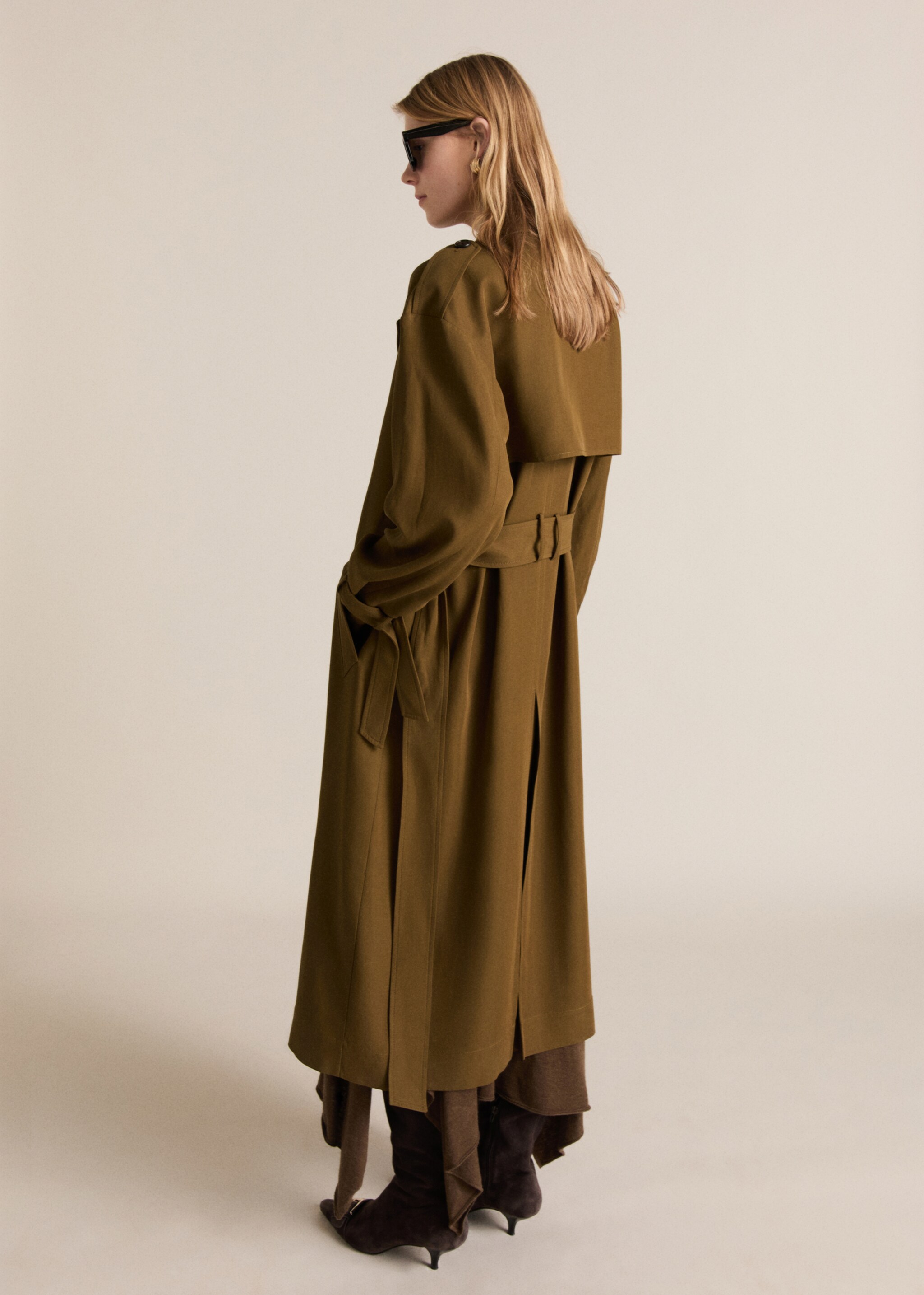Oversized long lyocell trench coat - Reverse of the article, Khaki. Ref: 87034811-00.