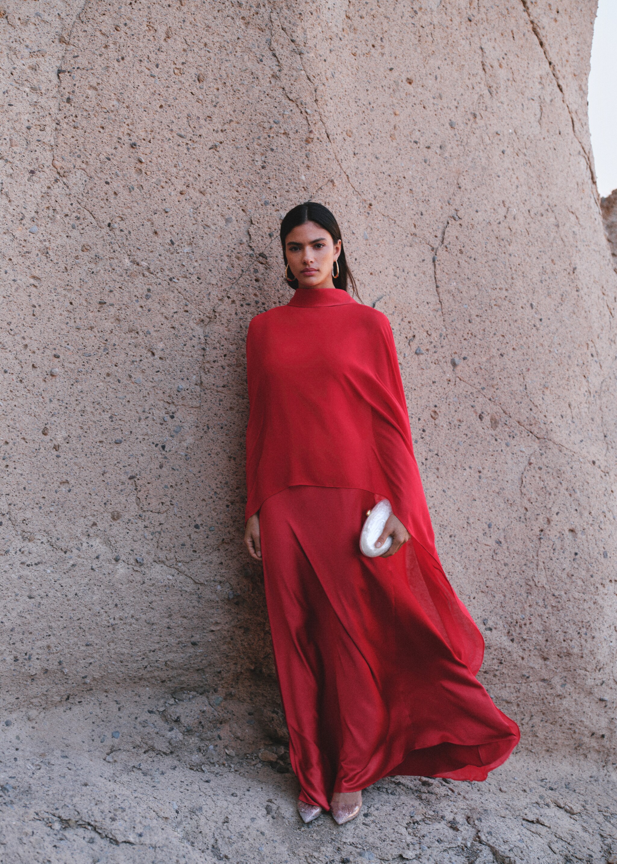 Langes Cape mit Schleife - Detail des Artikels 7, Rot. Ref: 87035726-00.