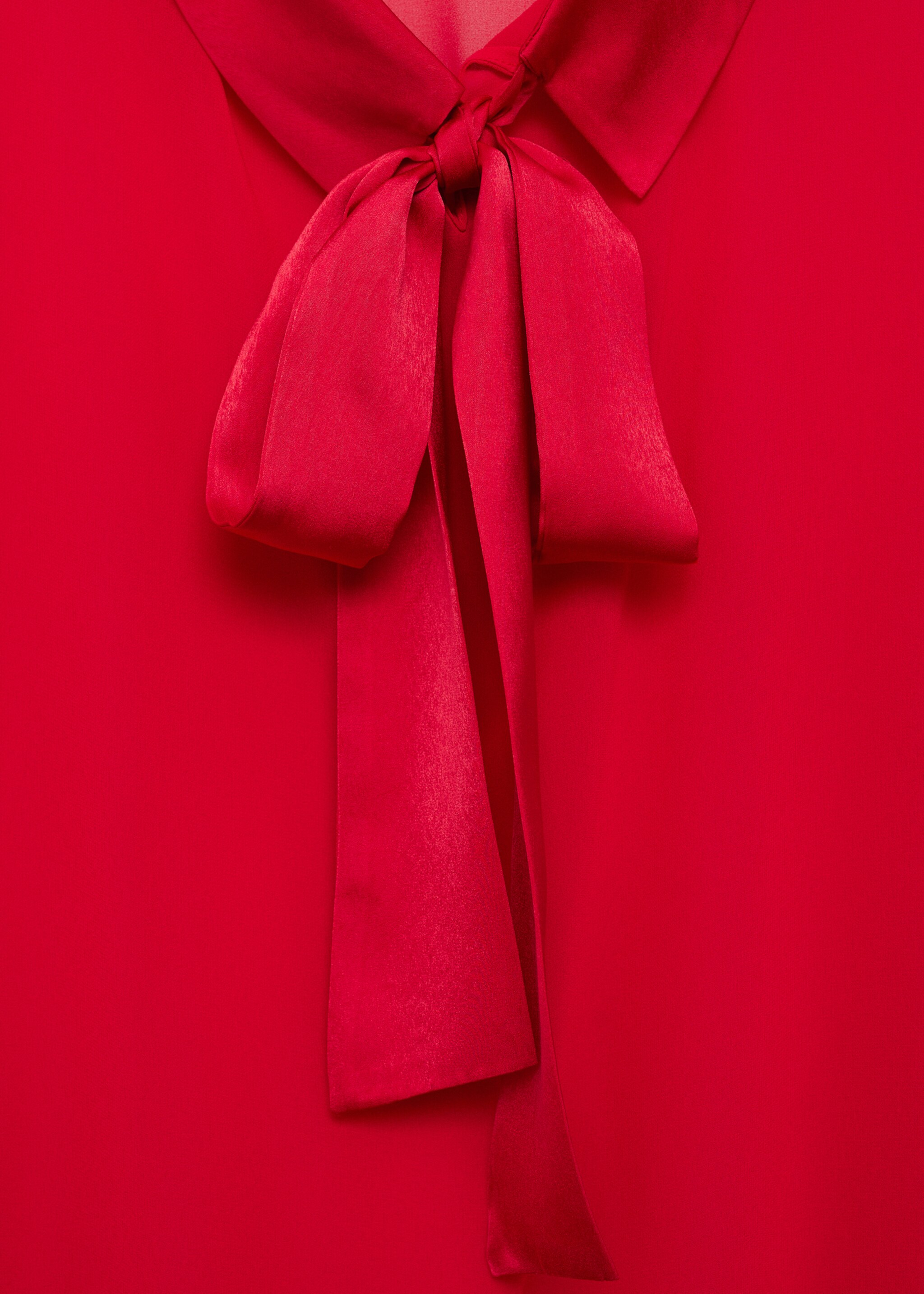 Langes Cape mit Schleife - Detail des Artikels 8, Rot. Ref: 87035726-00.