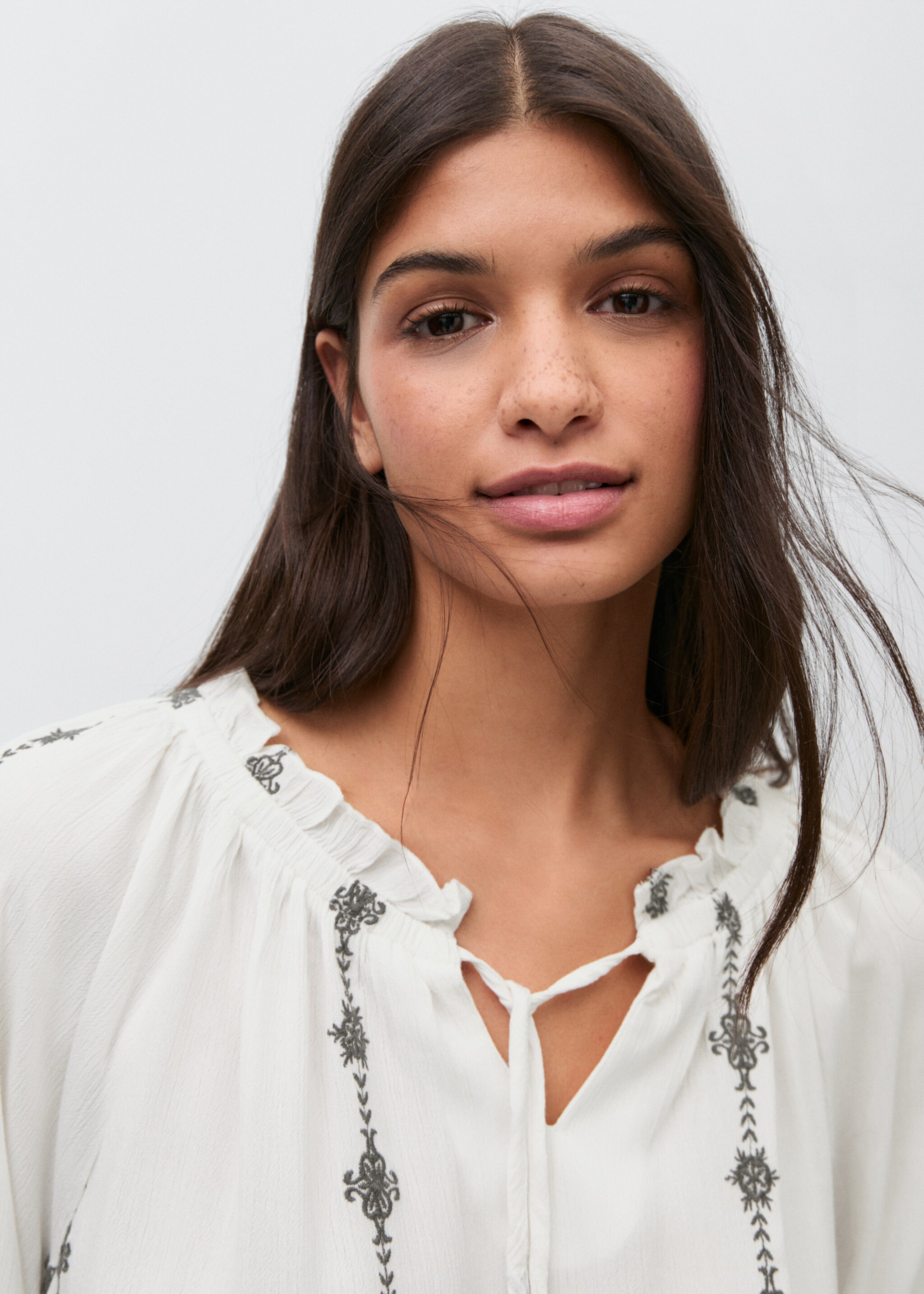 Embroidered blouse - Details of the article 1, Off White. Ref: 87035729-00.