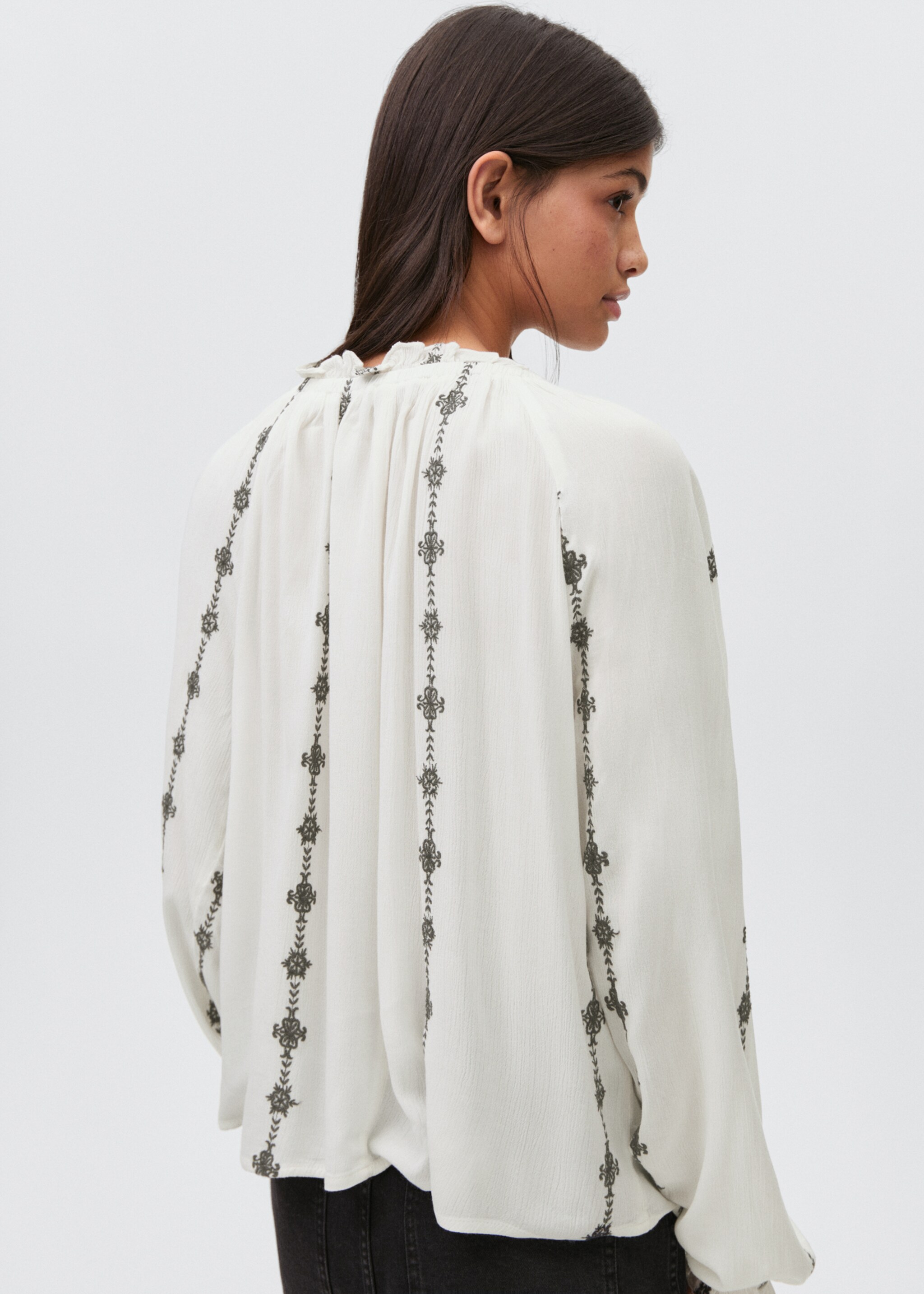 Embroidered blouse - Reverse of the article, Off White. Ref: 87035729-00.