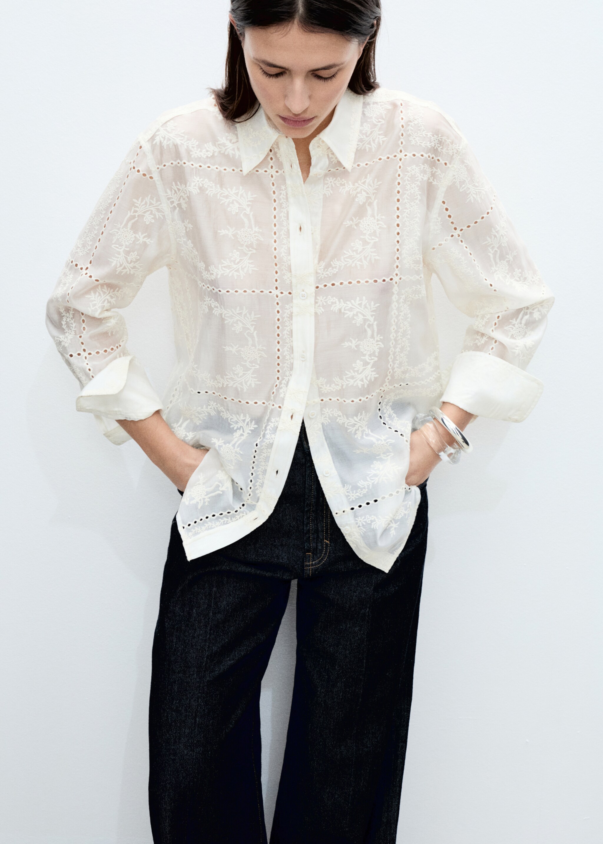 Camisa lyocell bordado flores - Plano medio, Crudo. Ref: 87035743-00.