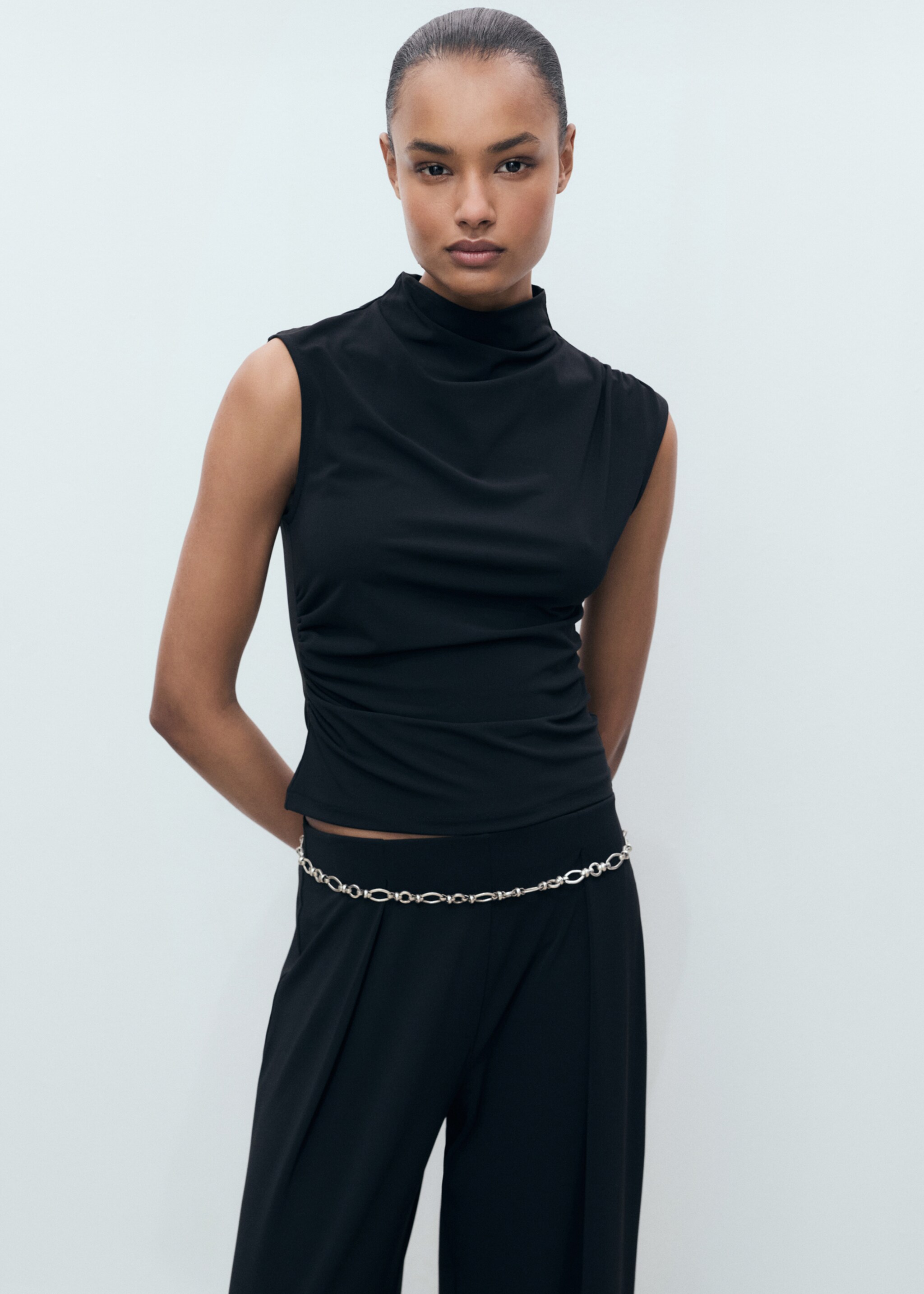 Godet palazzo trousers - Details of the article 1, Black. Ref: 87035767-00.