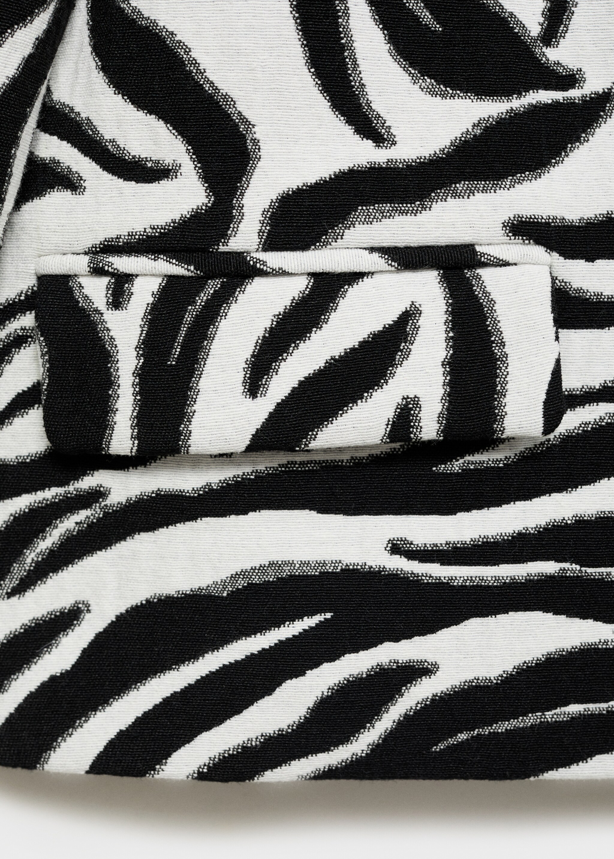 Zebra-print jacket with buttons - Details of the article 0, Black. Ref: 87035769-00.