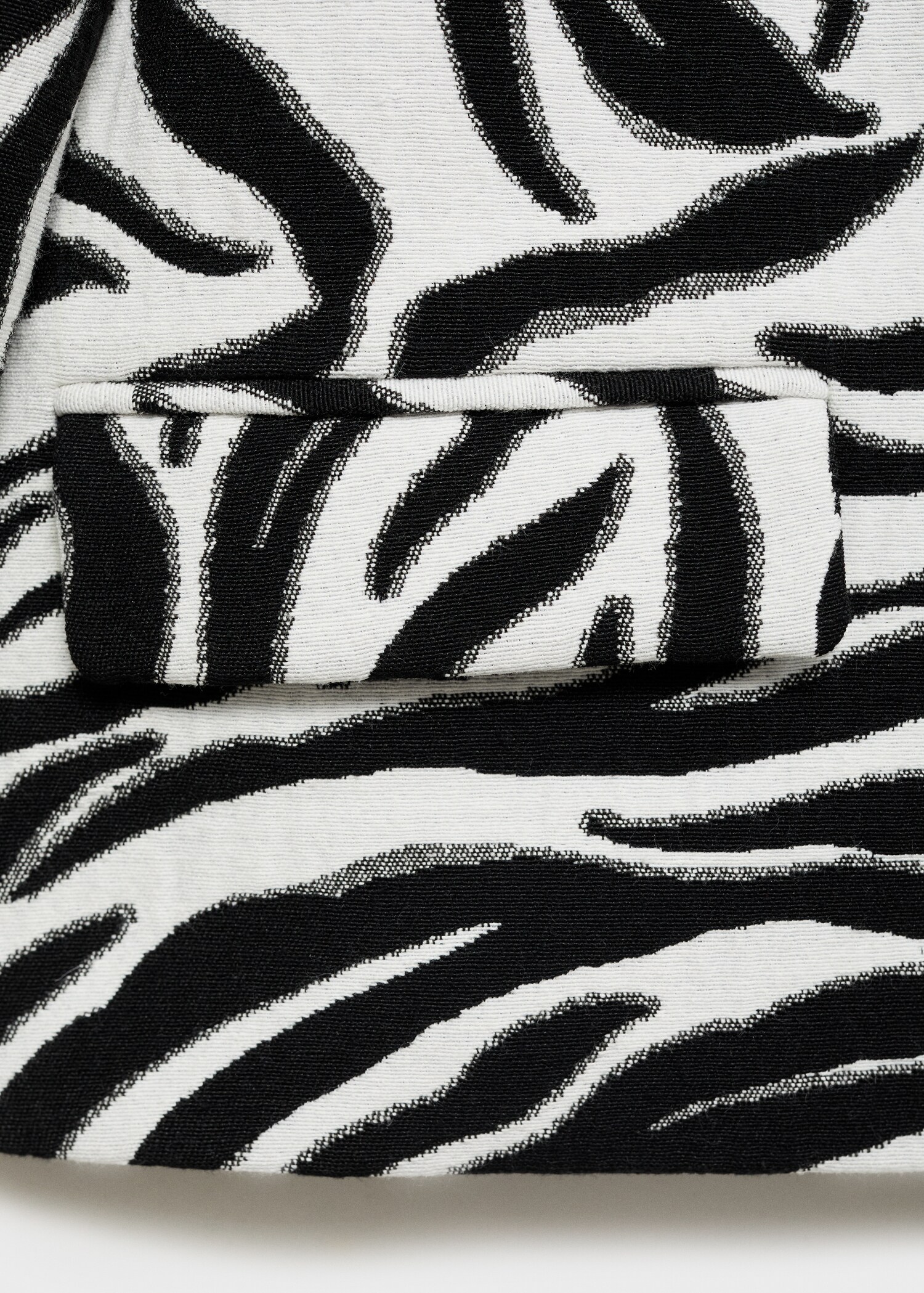 Zebra-print jacket with buttons - Details of the article 0