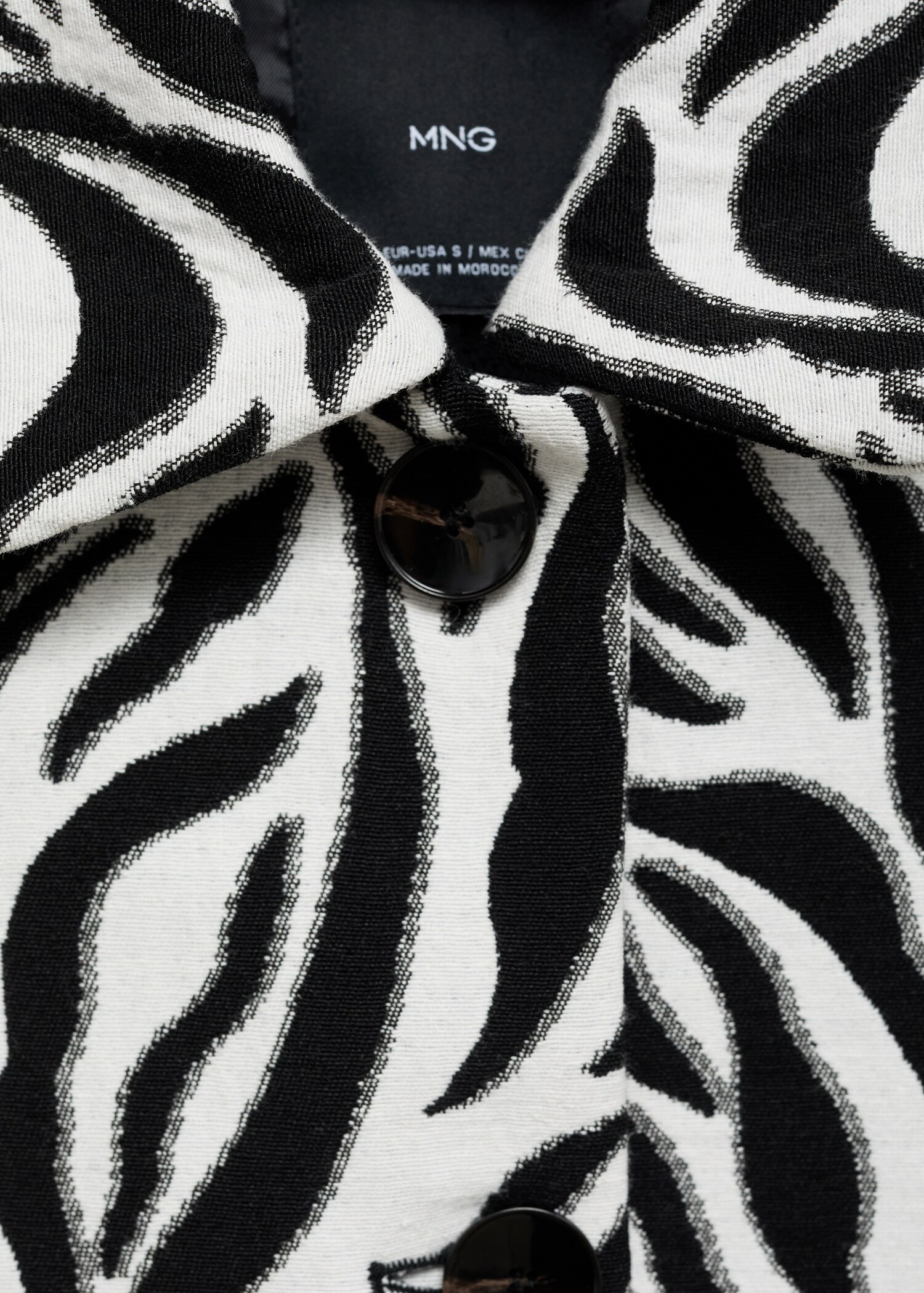 Zebra-print jacket with buttons - Details of the article 8