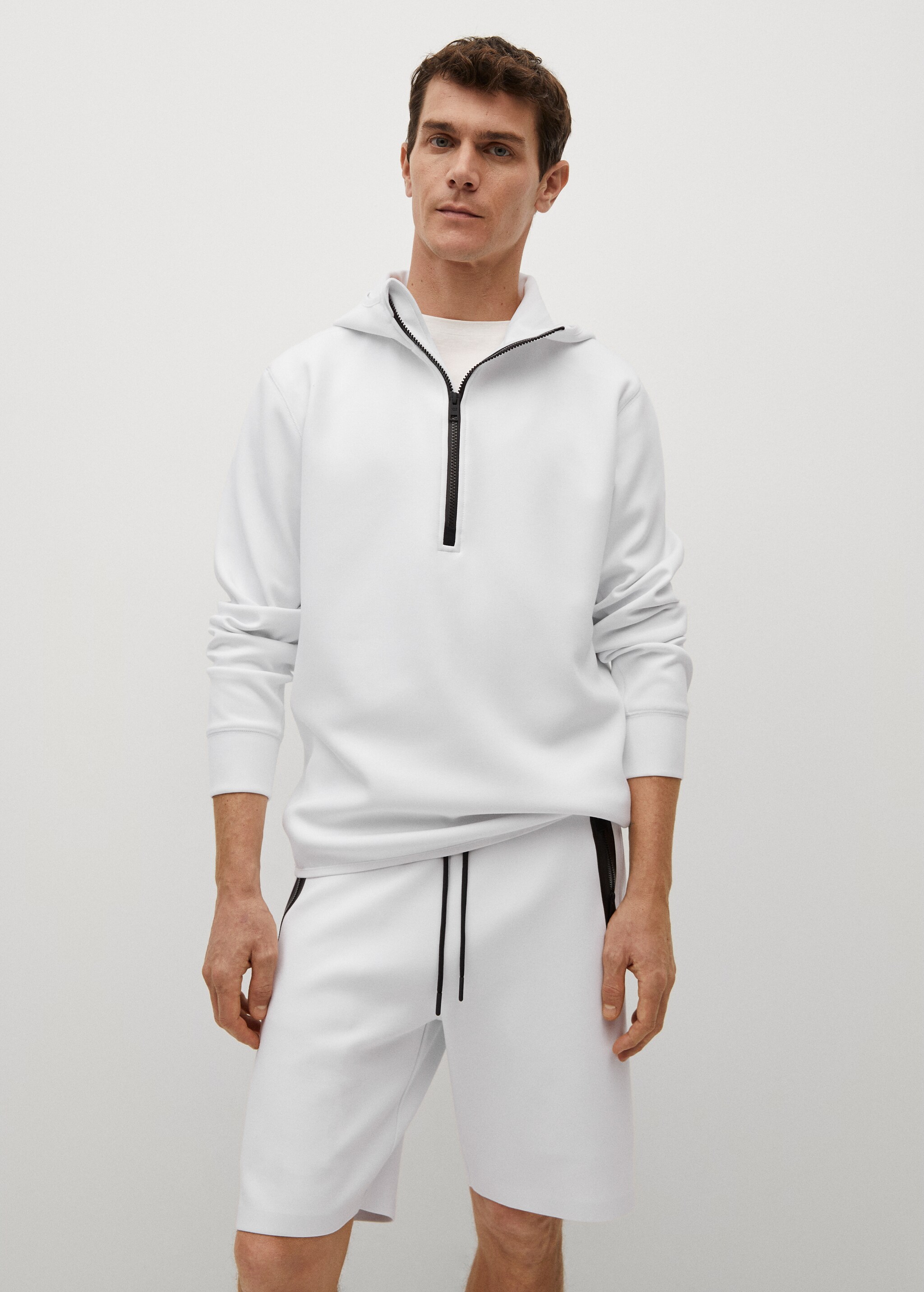 Sudadera técnica capucha - Plano medio