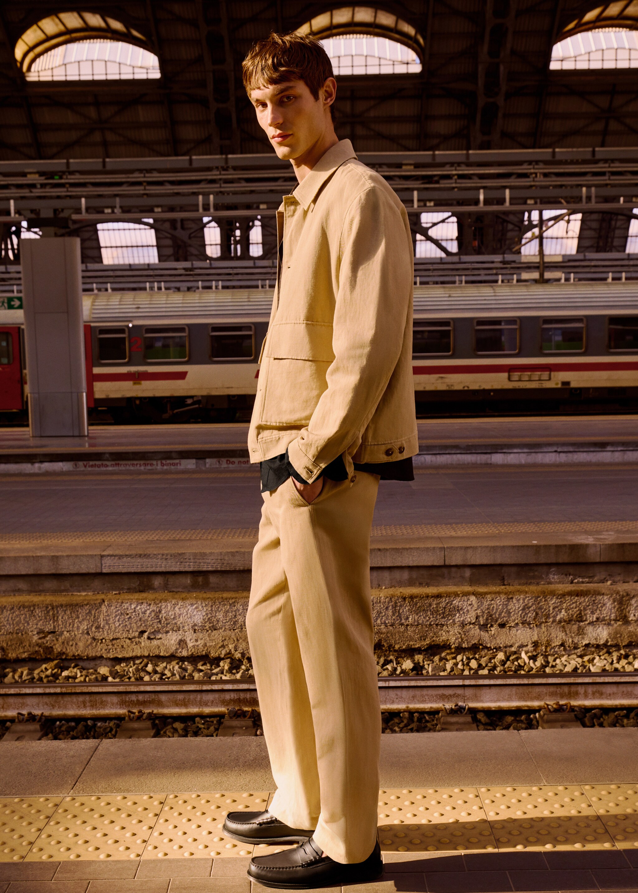 Regular-Fit-Hose aus Leinenmischgewebe - Detail des Artikels 5, Beige. Ref: 87035917-00.