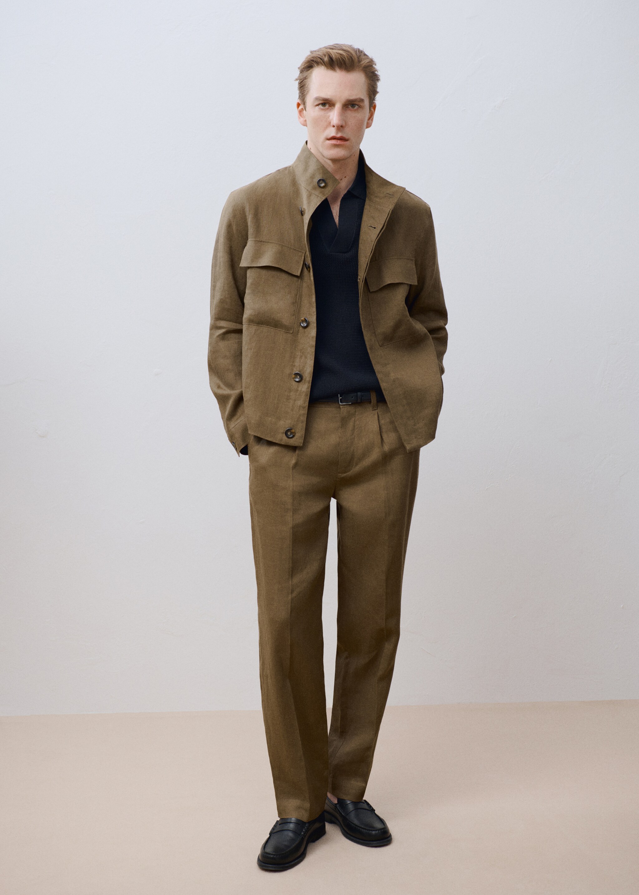 100% linen pleated trousers - Details of the article 5, Medium Green. Ref: 87035920-00.