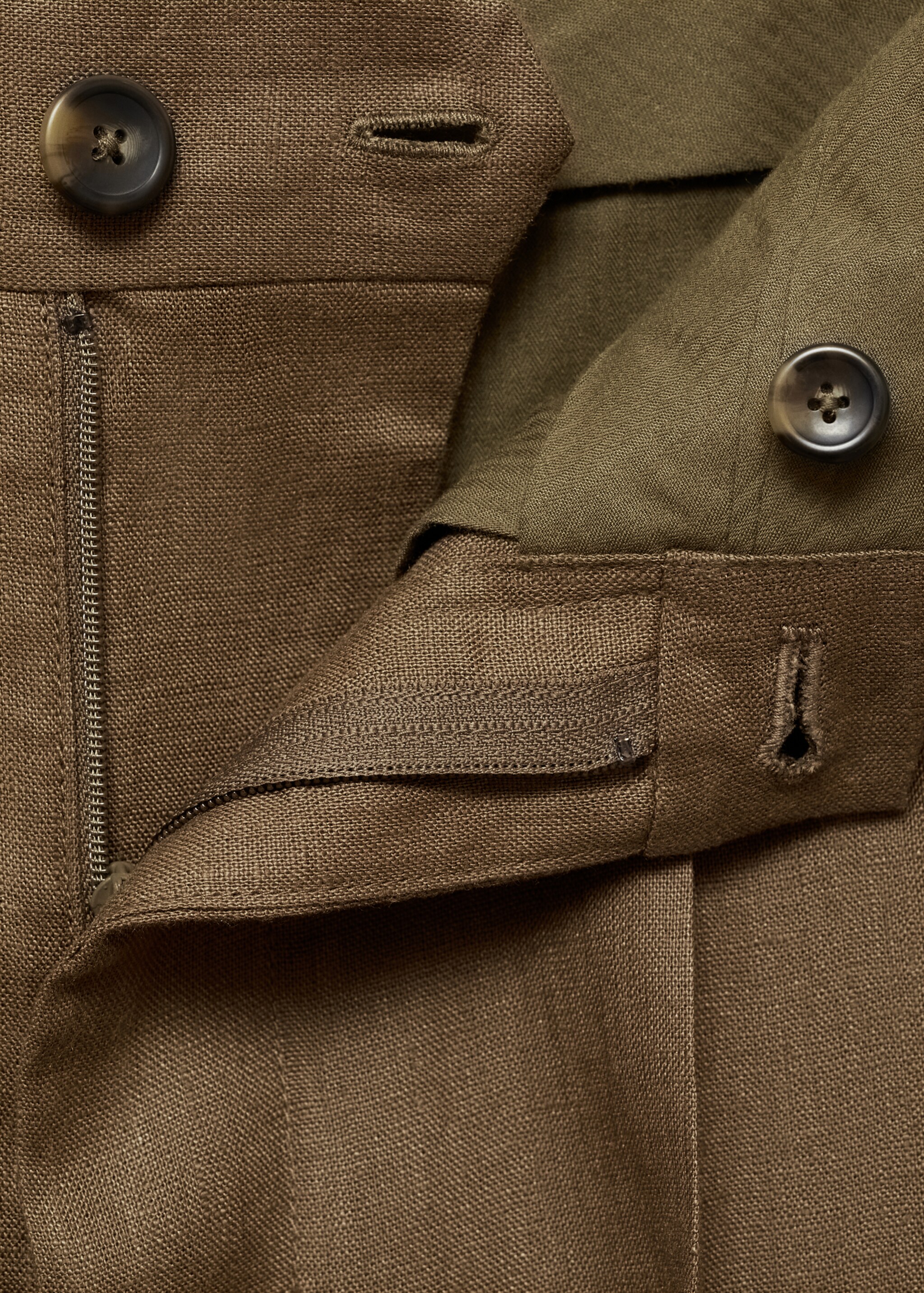 100% linen pleated trousers - Details of the article 8, Medium Green. Ref: 87035920-00.