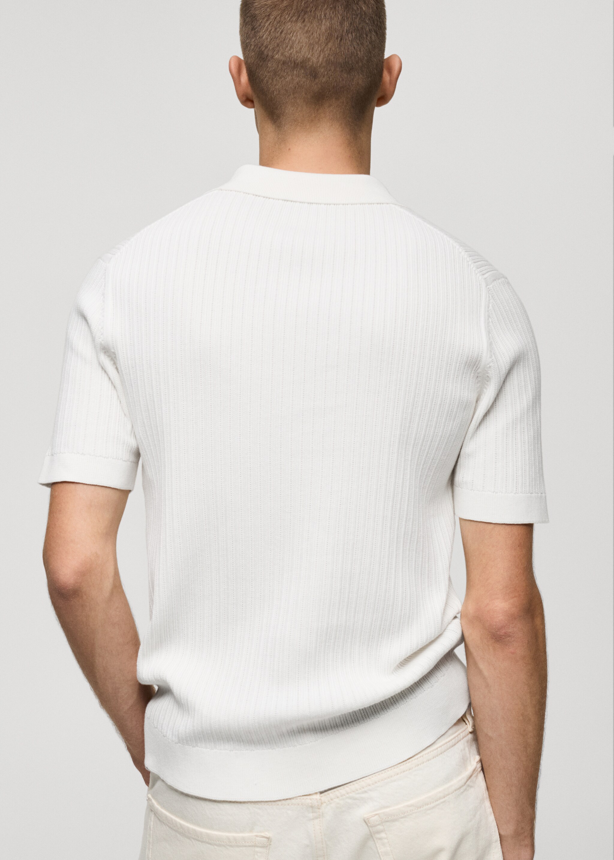 Geripptes Feinstrick-Poloshirt aus Baumwolle - Rückseite des Artikels, Weiß. Ref: 87035937-00.