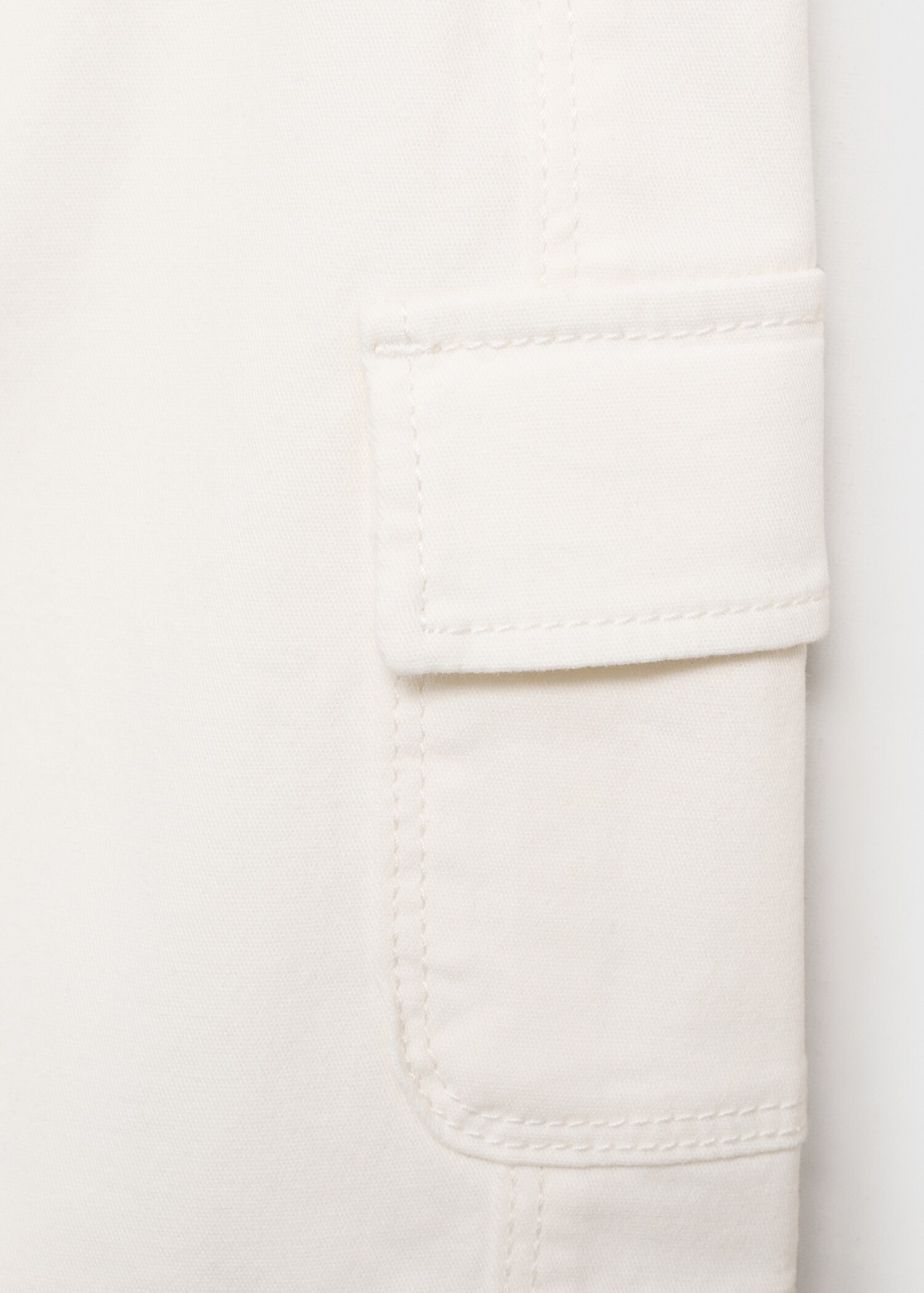 Drawstring cargo Bermuda shorts - Details of the article 0