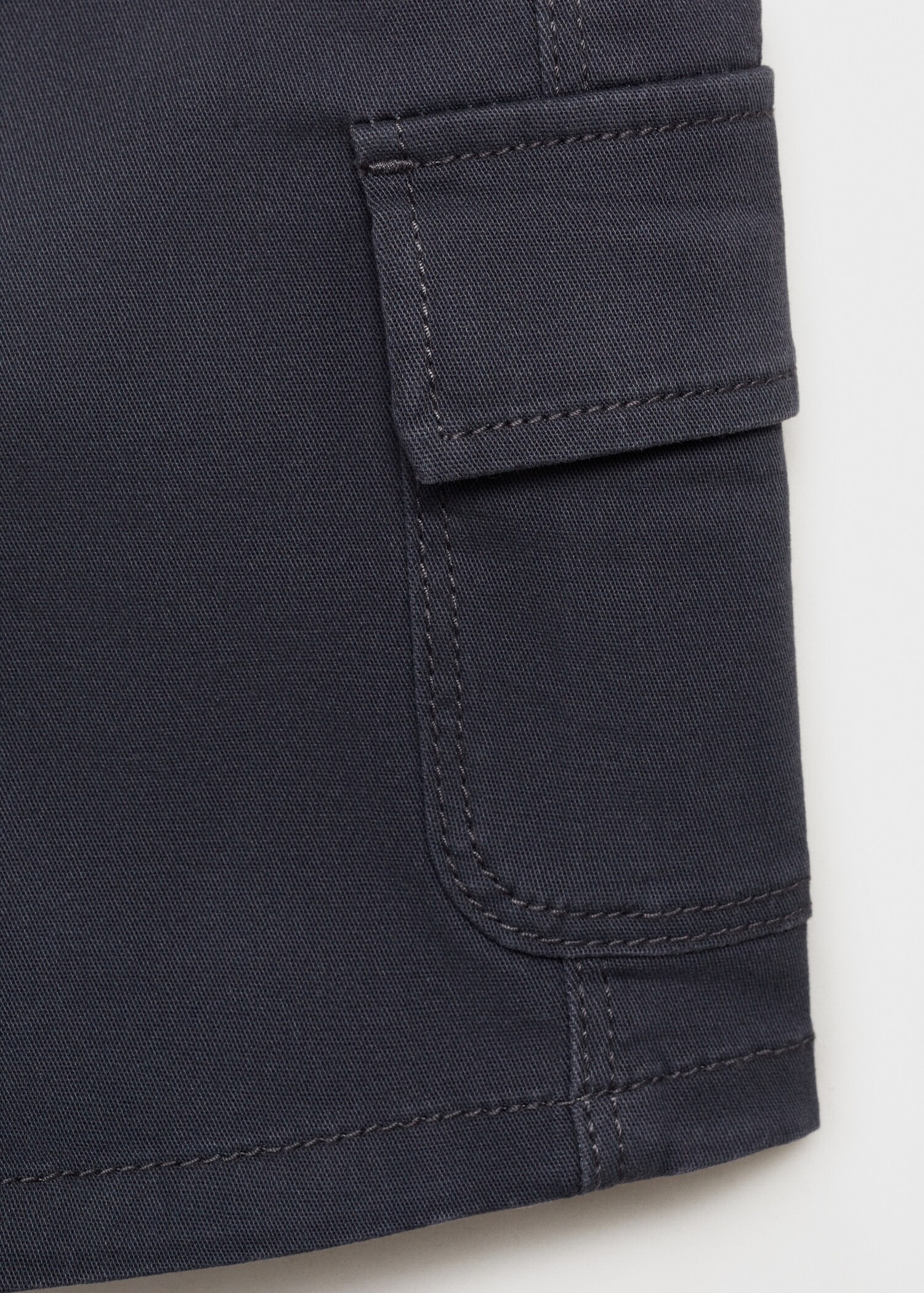 Drawstring cargo Bermuda shorts - Details of the article 0
