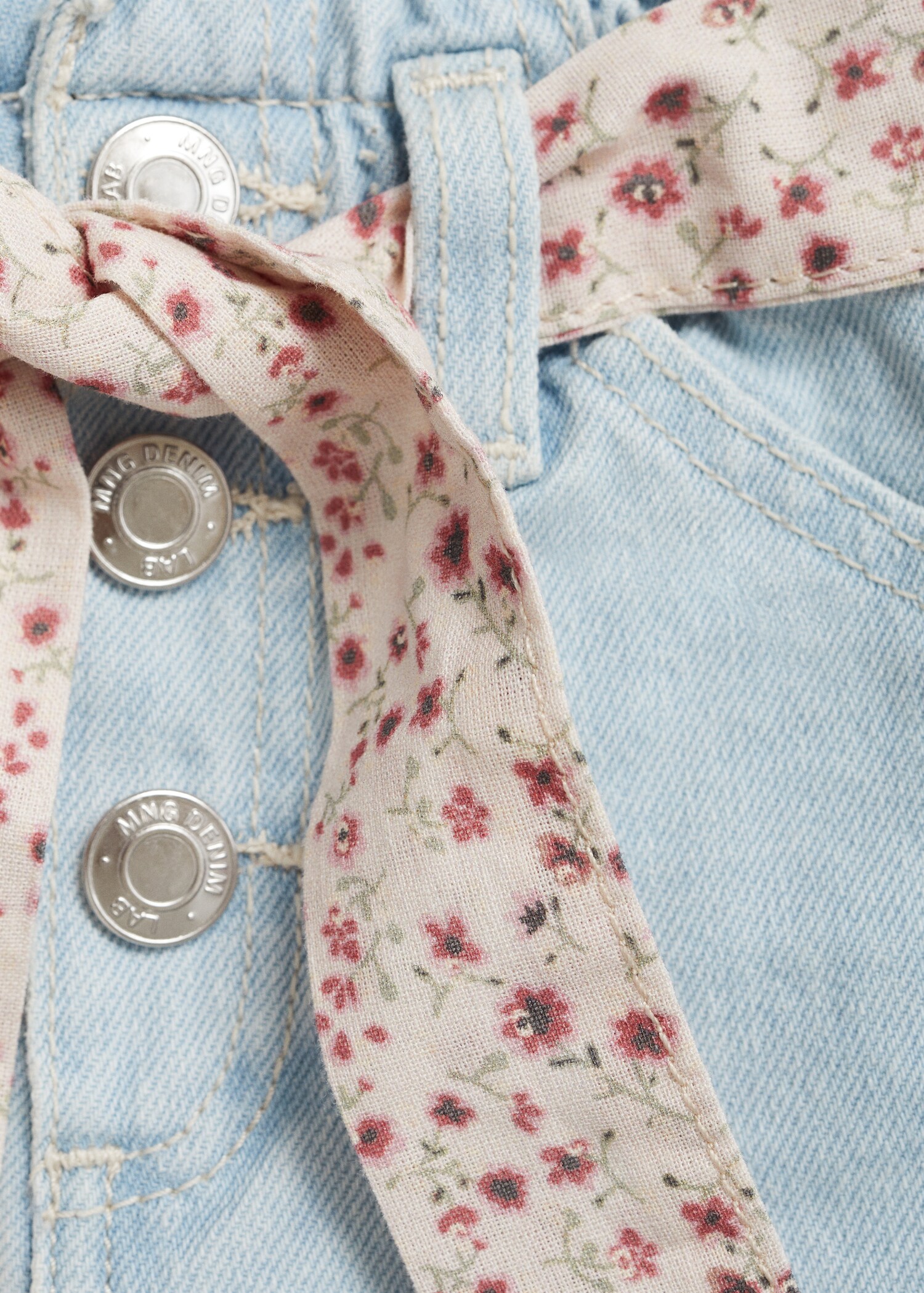 Denim shorts with belt - Details of the article 8