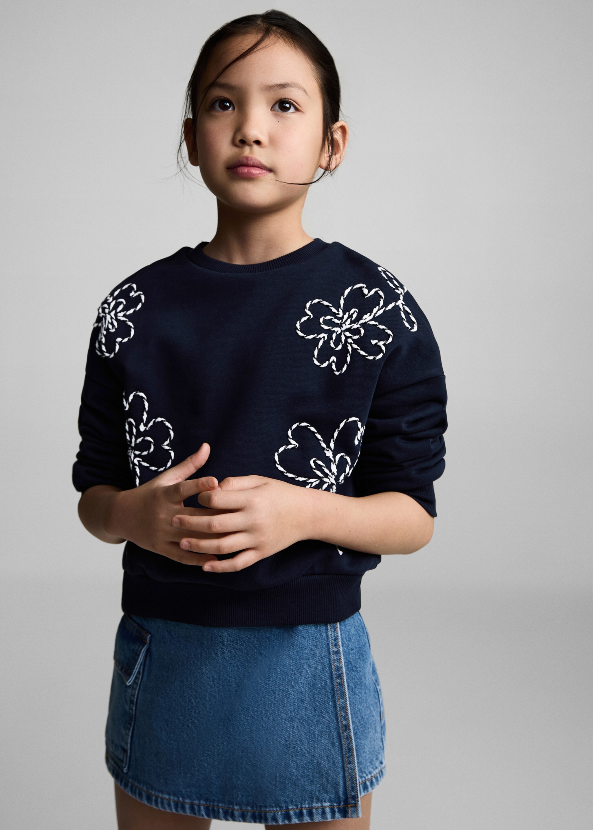 Sweat-shirt coton fleurs brodées - Plan moyen, Bleu marine foncé. Ref: 87035971-00.