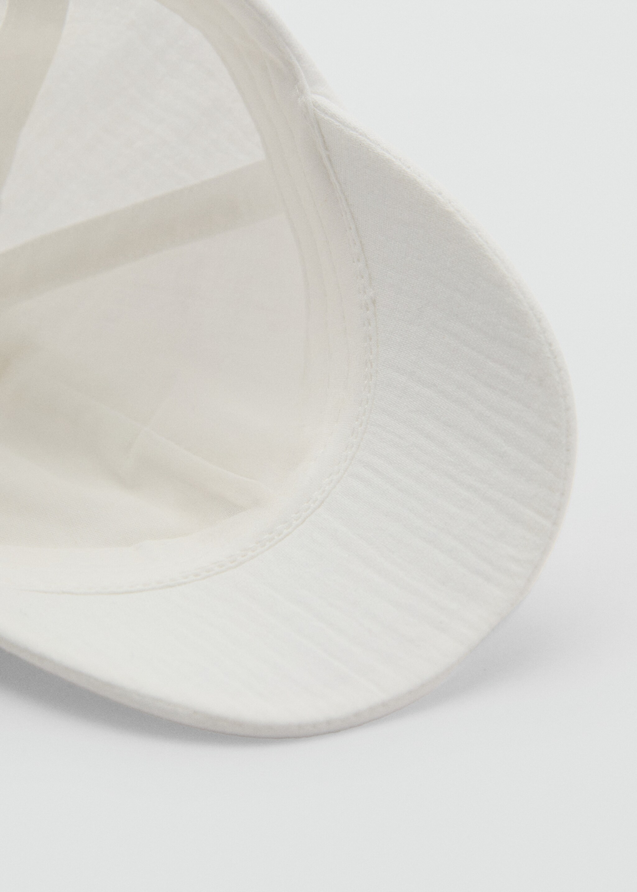 Cheesecloth cap with bow detail - Details of the article 2, White. Ref: 87035972-00.