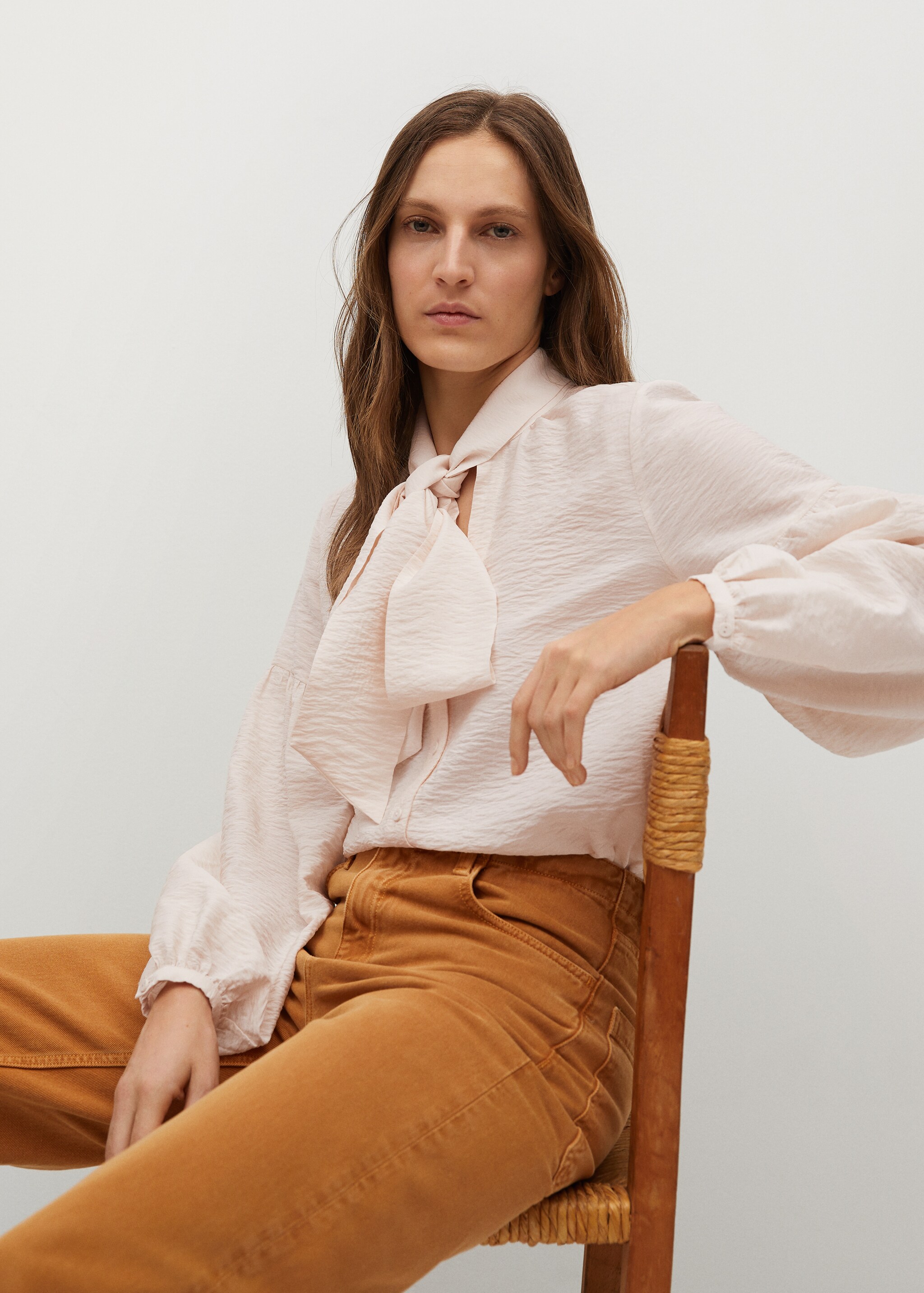 Bluse mit Schleifenkragen - Detail des Artikels 1