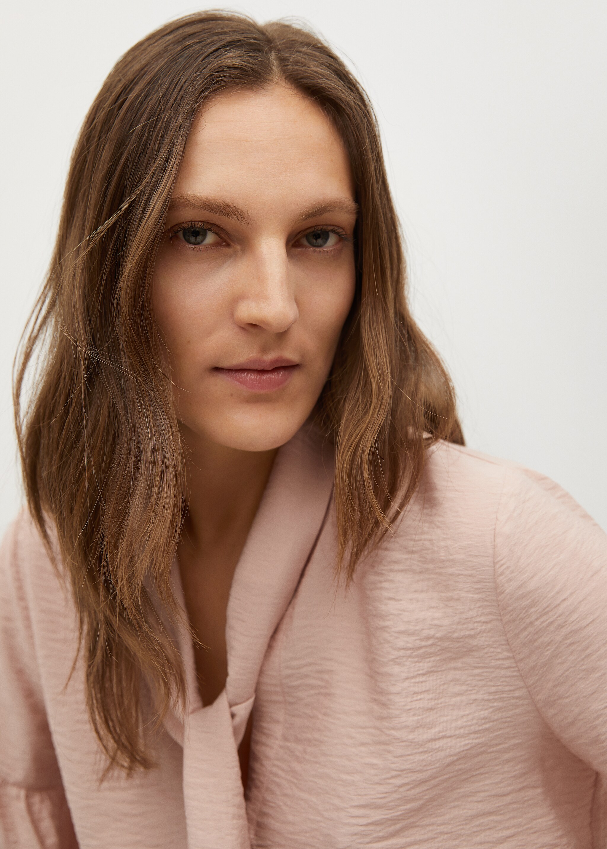 Bluse mit Schleifenkragen - Detail des Artikels 1