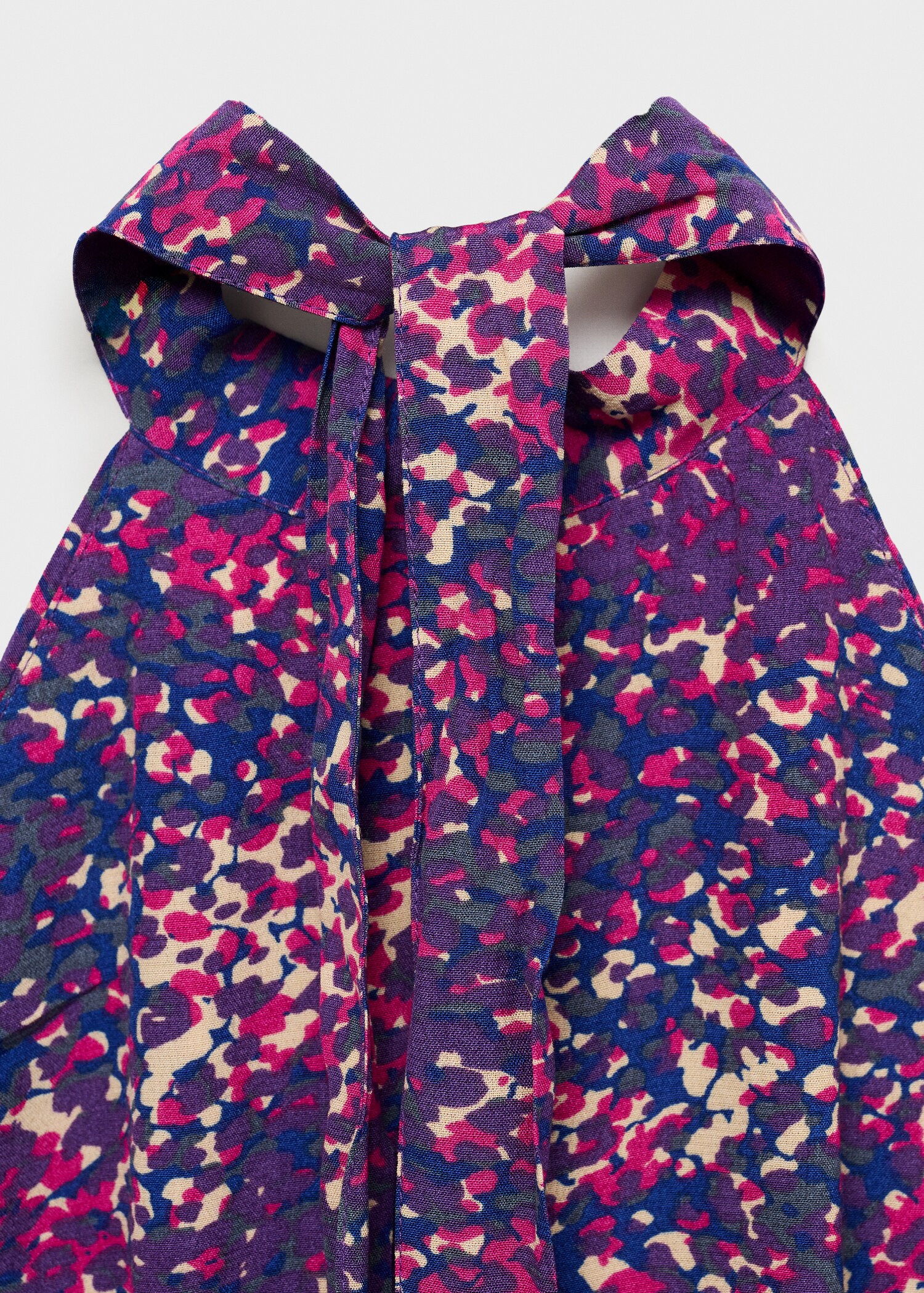 Kleid mit Halfterkragen - Detail des Artikels 8