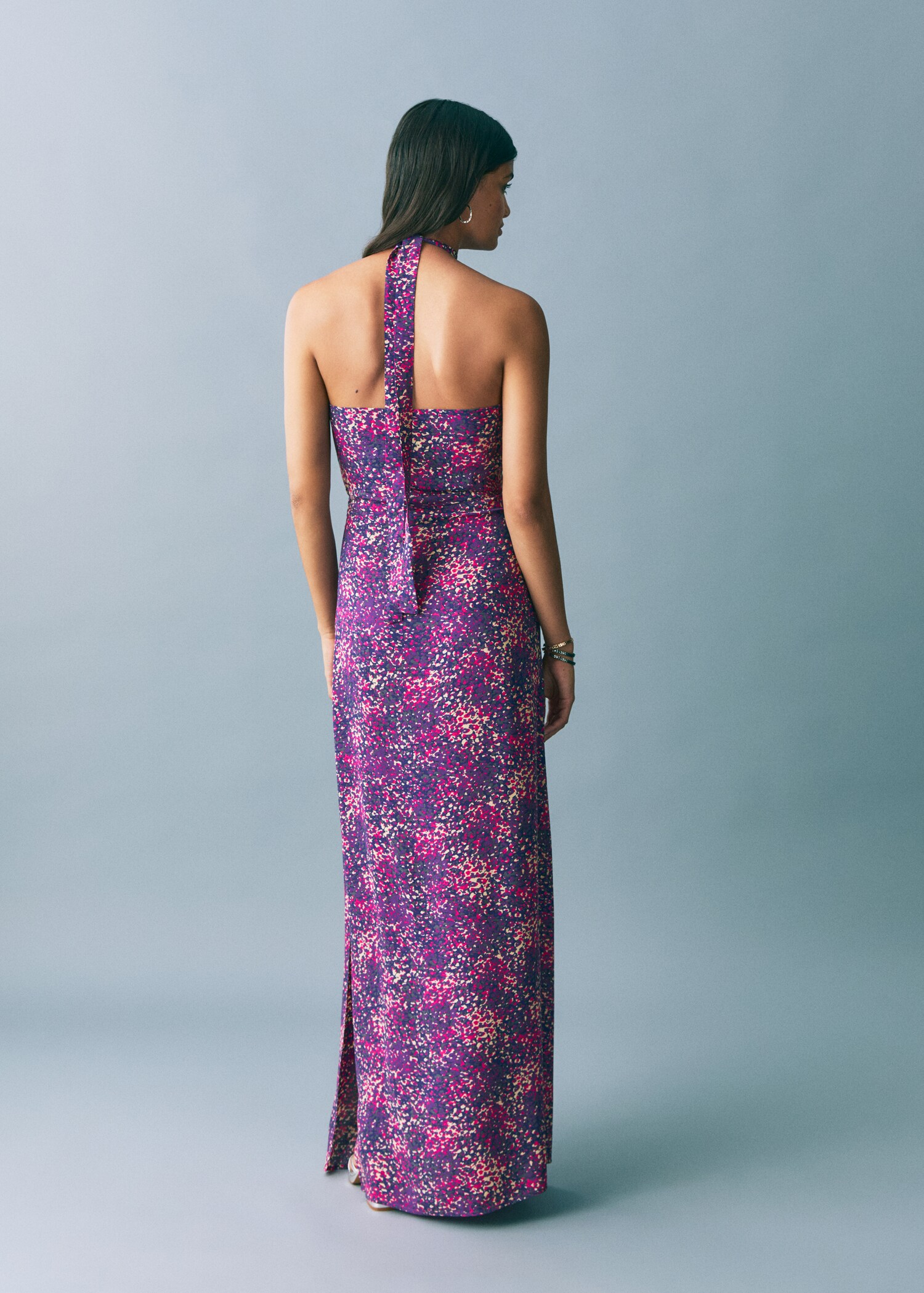 Kleid mit Halfterkragen - Rückseite des Artikels