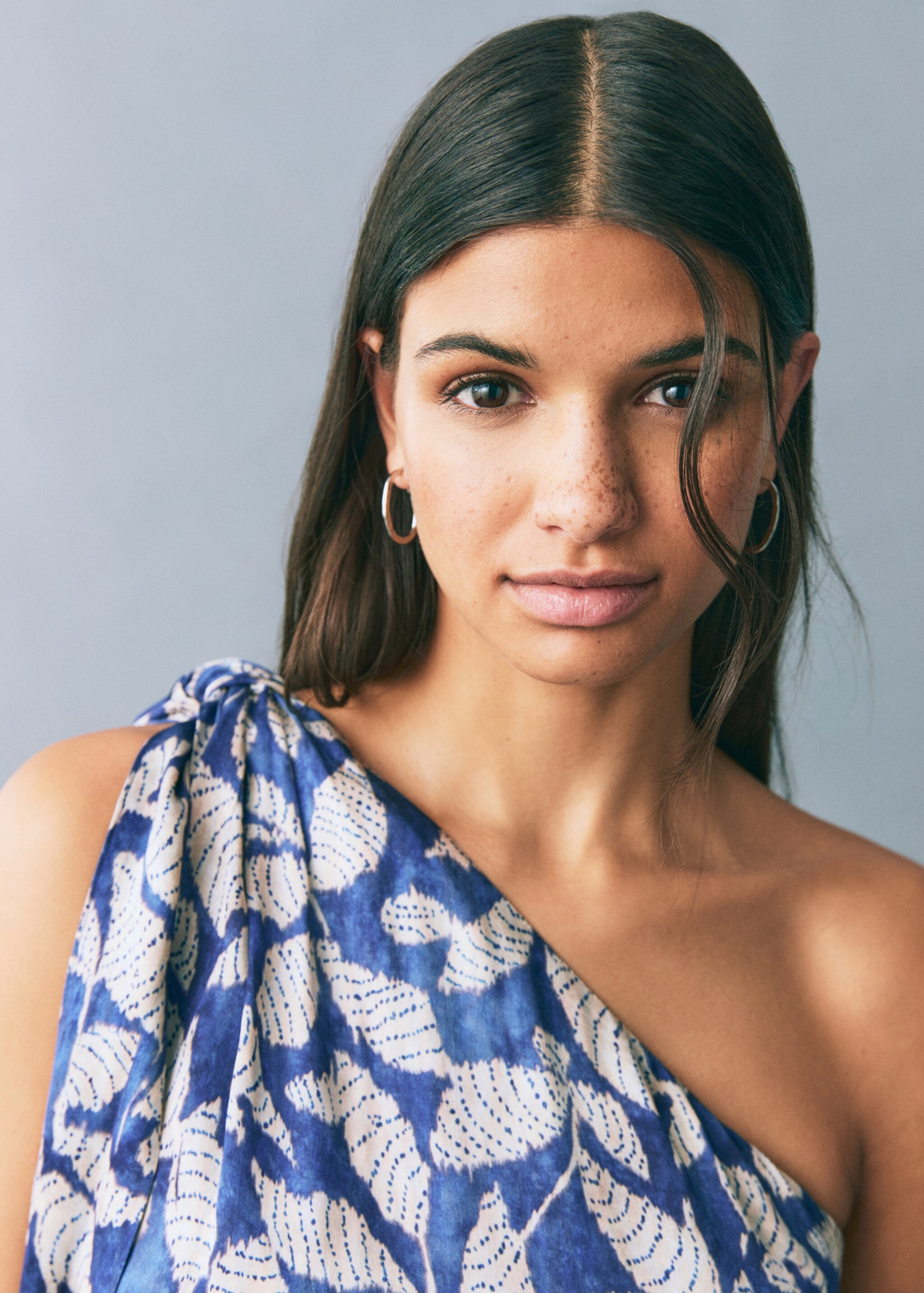 Printed asymmetrical dress - Details of the article 1, Dark Navy. Ref: 87036369-00.