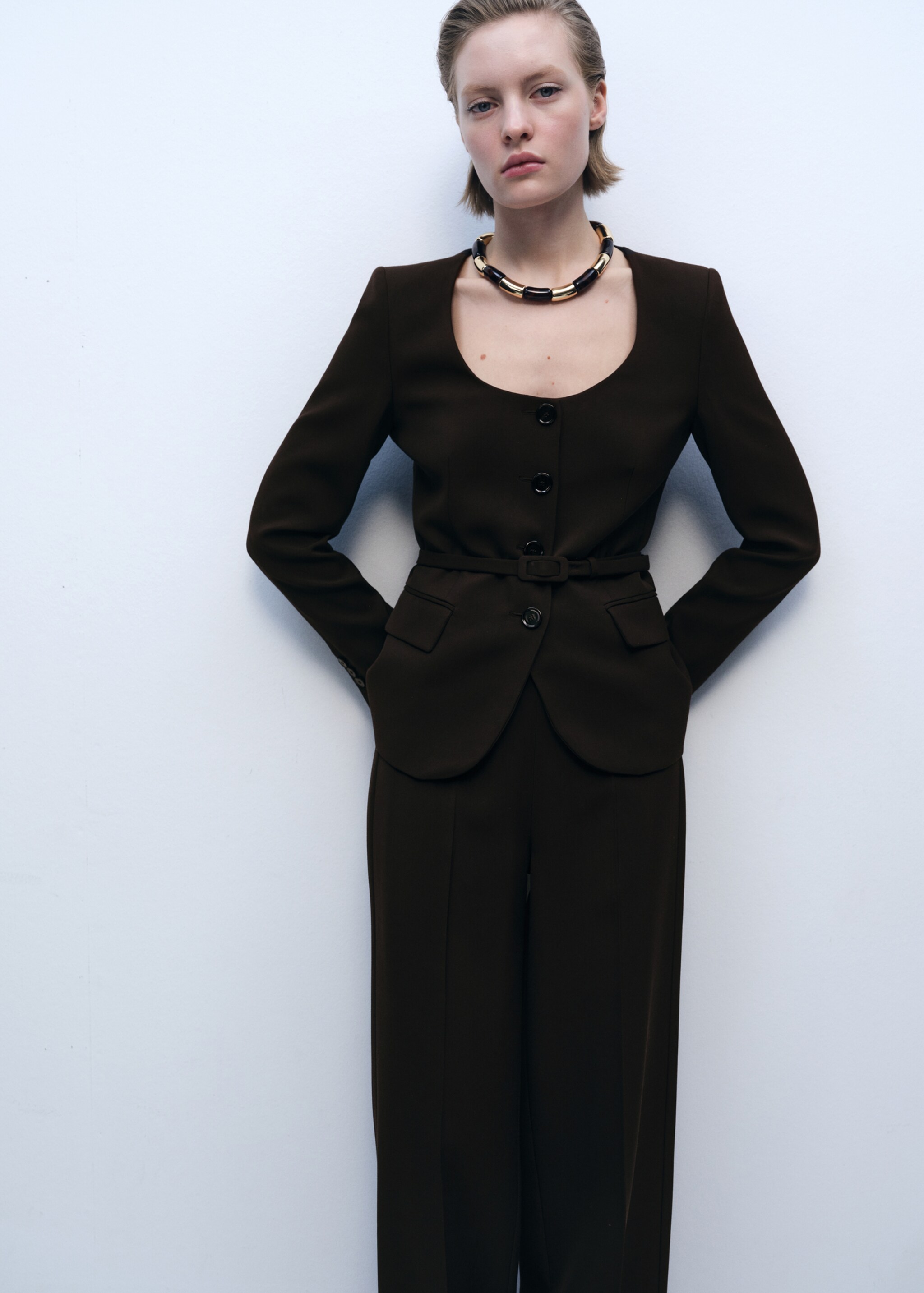 Straight suit trousers - Details of the article 1, Chocolate. Ref: 87036374-00.