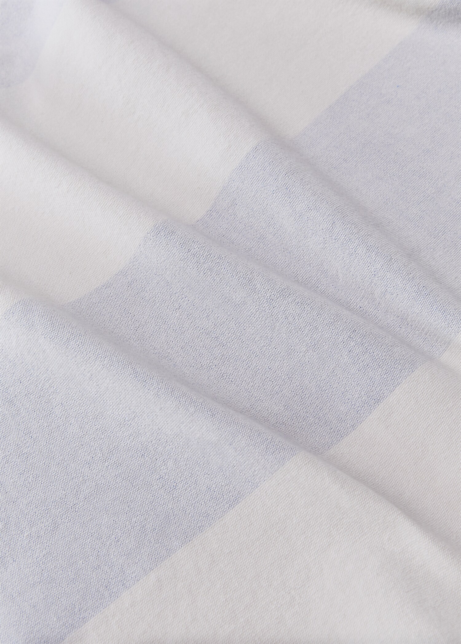 Cotton beach towel with stripes and fringed trim - Details of the article 2